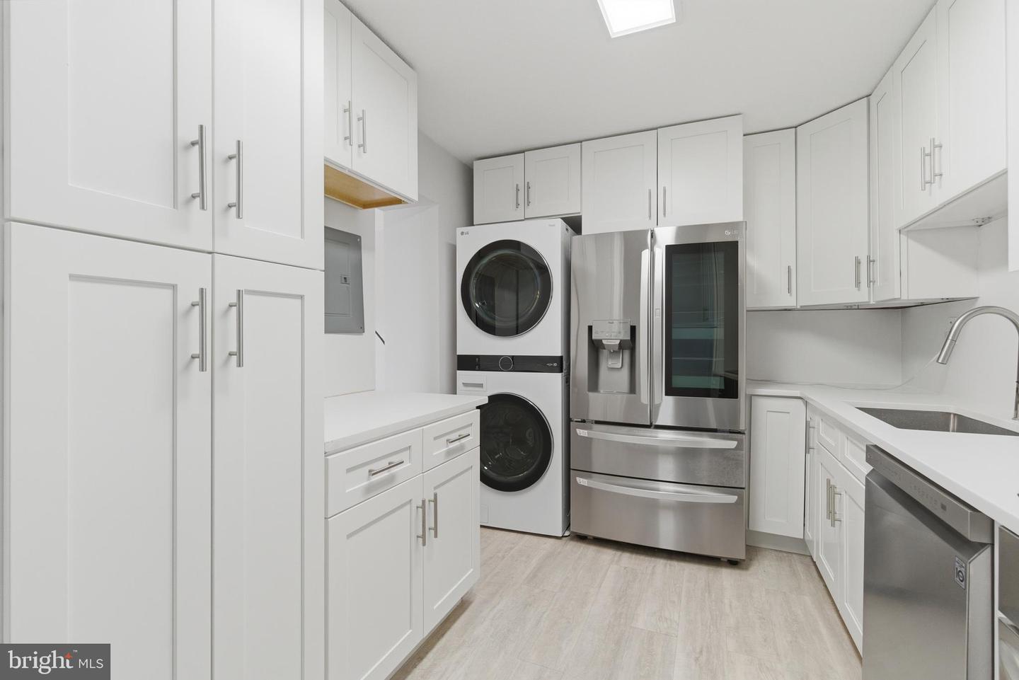 8350 GREENSBORO DR #517, MCLEAN, Virginia 22102, 2 Bedrooms Bedrooms, ,2 BathroomsBathrooms,Residential,For sale,8350 GREENSBORO DR #517,VAFX2288240 MLS # VAFX2288240