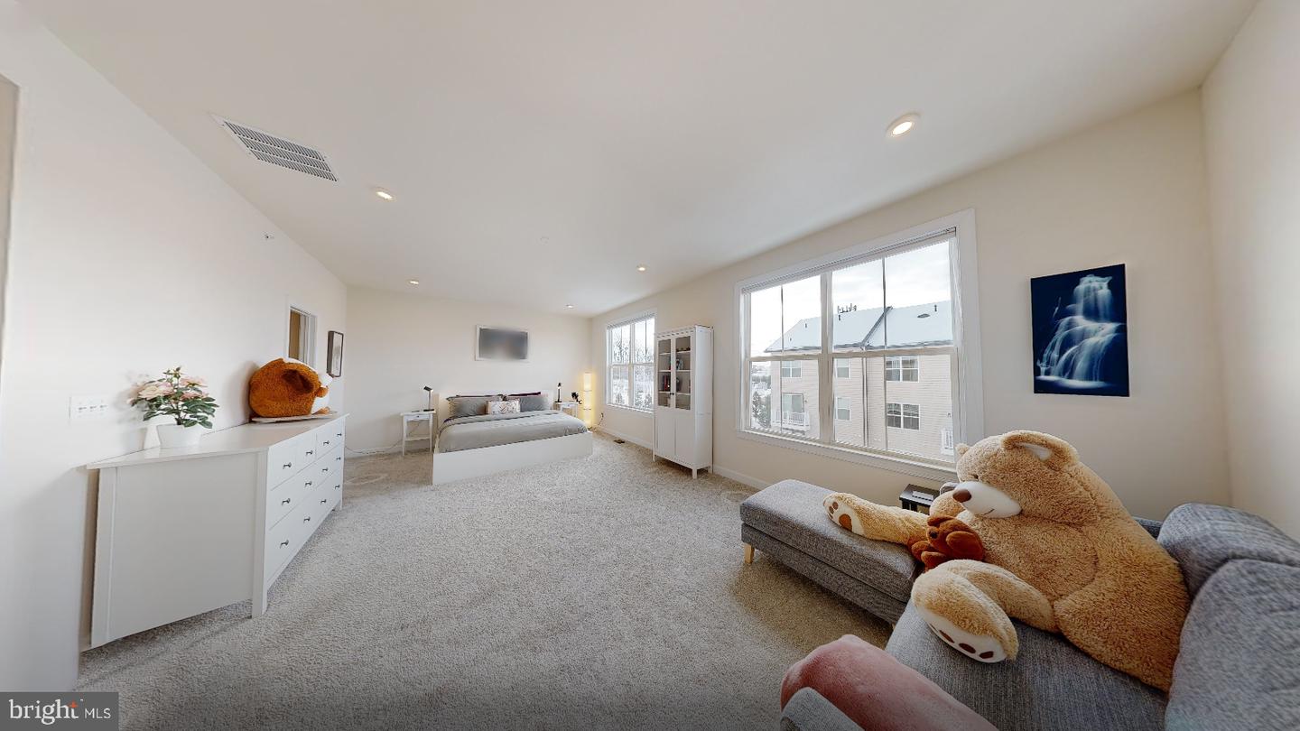 12342 AZURE LN #24, FAIRFAX, Virginia 22033, 3 Bedrooms Bedrooms, ,2 BathroomsBathrooms,Residential,For sale,12342 AZURE LN #24,VAFX2288294 MLS # VAFX2288294