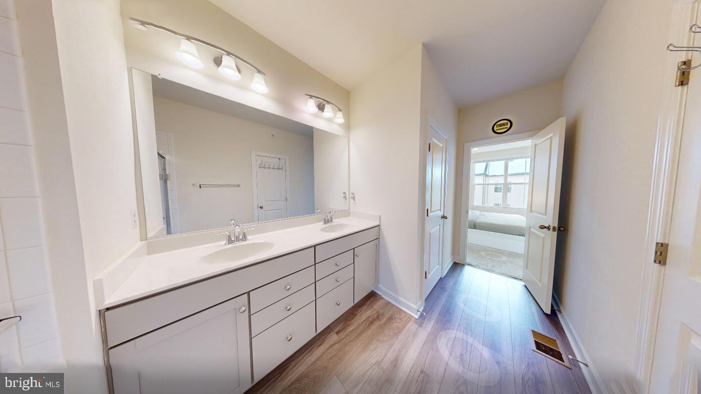 12342 AZURE LN #24, FAIRFAX, Virginia 22033, 3 Bedrooms Bedrooms, ,2 BathroomsBathrooms,Residential,For sale,12342 AZURE LN #24,VAFX2288294 MLS # VAFX2288294