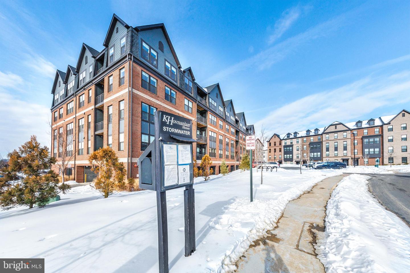 12342 AZURE LN #24, FAIRFAX, Virginia 22033, 3 Bedrooms Bedrooms, ,2 BathroomsBathrooms,Residential,For sale,12342 AZURE LN #24,VAFX2288294 MLS # VAFX2288294