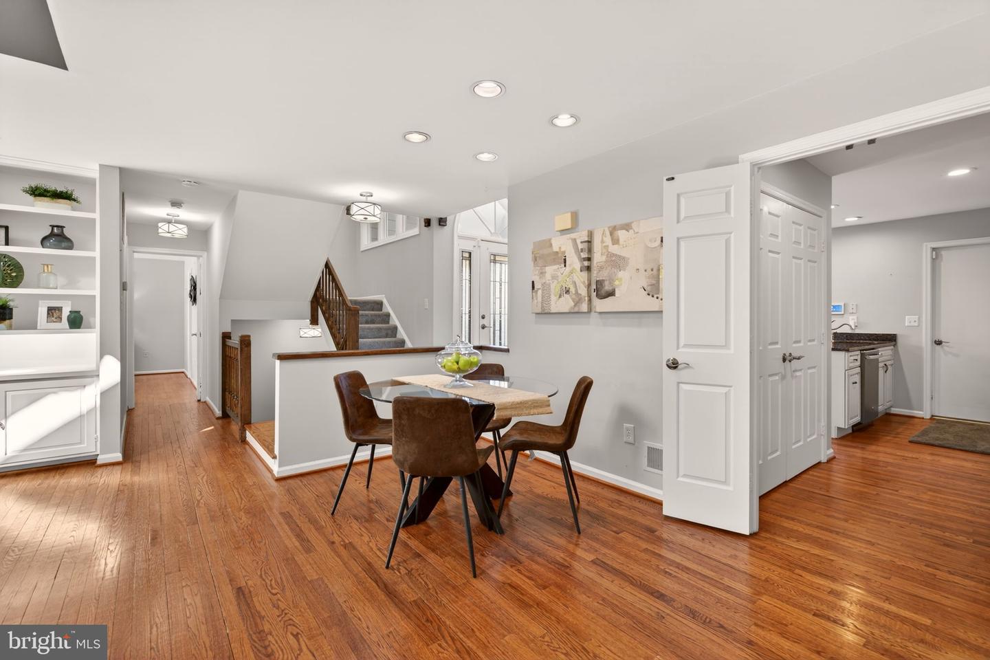 2924 ELMESMEADE CT, OAKTON, Virginia 22124, 3 Bedrooms Bedrooms, ,3 BathroomsBathrooms,Residential,For sale,2924 ELMESMEADE CT,VAFX2288300 MLS # VAFX2288300