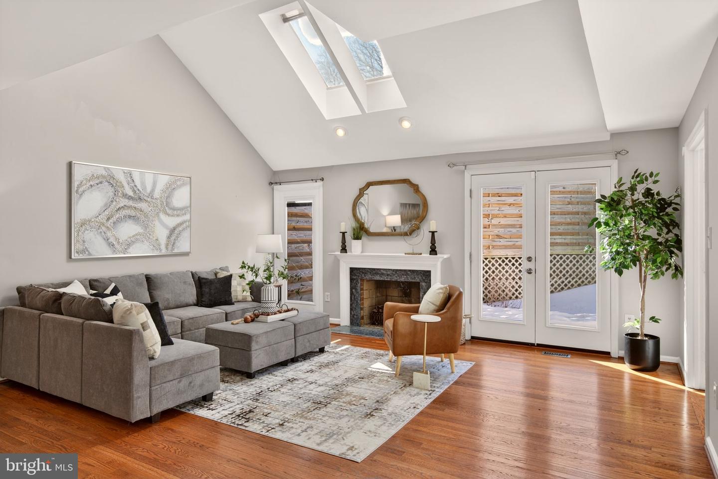 2924 ELMESMEADE CT, OAKTON, Virginia 22124, 3 Bedrooms Bedrooms, ,3 BathroomsBathrooms,Residential,For sale,2924 ELMESMEADE CT,VAFX2288300 MLS # VAFX2288300