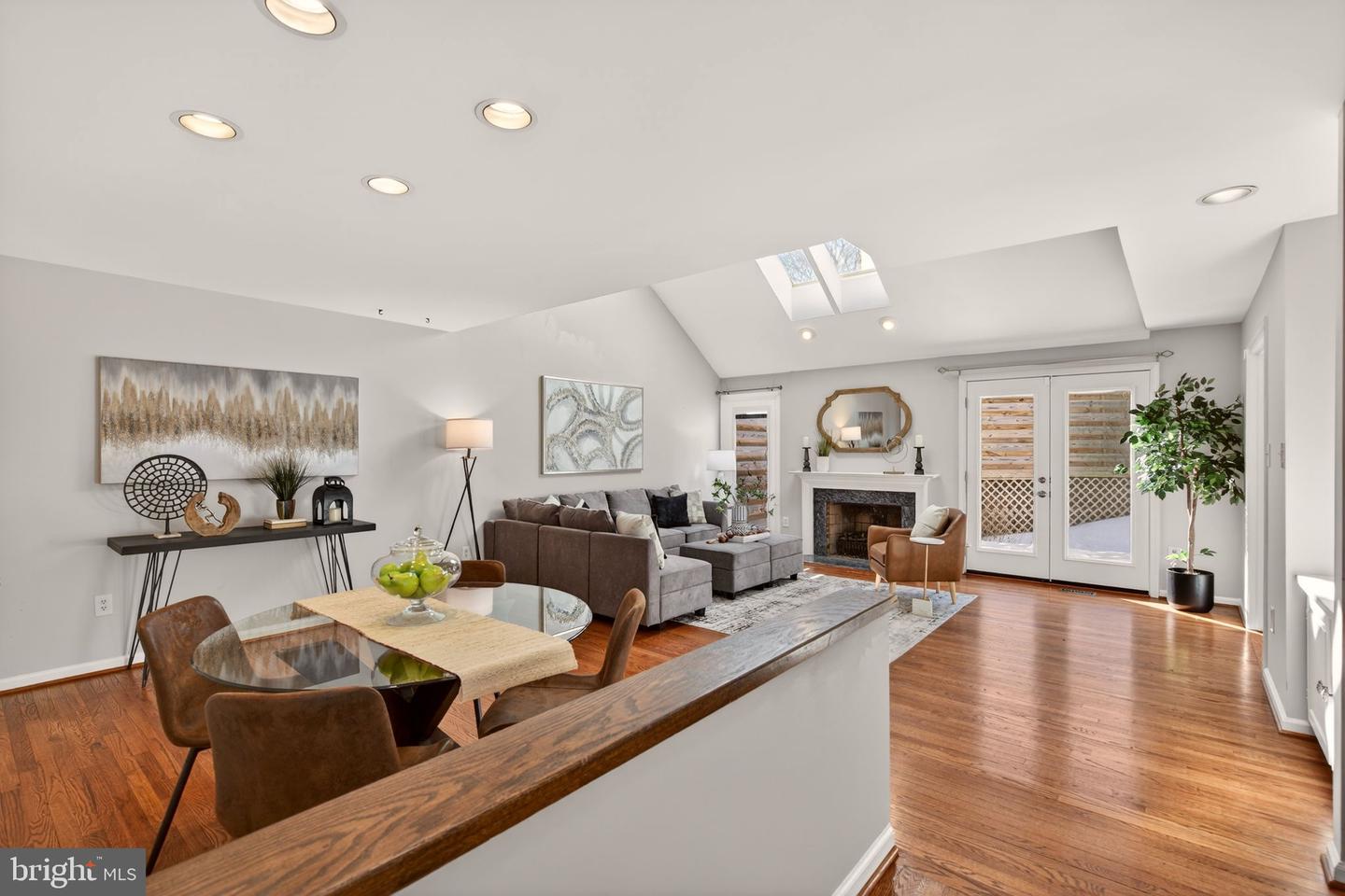 2924 ELMESMEADE CT, OAKTON, Virginia 22124, 3 Bedrooms Bedrooms, ,3 BathroomsBathrooms,Residential,For sale,2924 ELMESMEADE CT,VAFX2288300 MLS # VAFX2288300