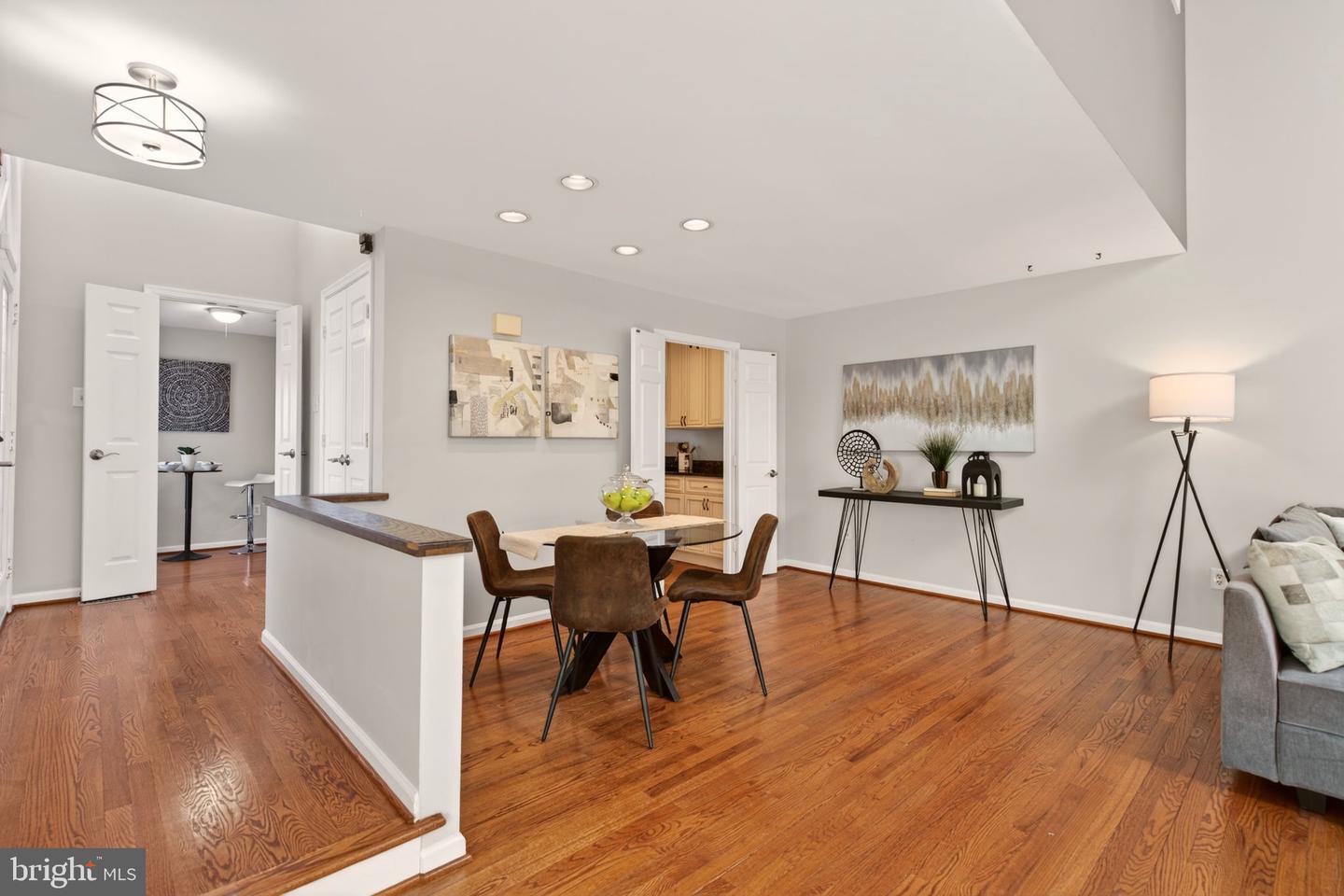 2924 ELMESMEADE CT, OAKTON, Virginia 22124, 3 Bedrooms Bedrooms, ,3 BathroomsBathrooms,Residential,For sale,2924 ELMESMEADE CT,VAFX2288300 MLS # VAFX2288300