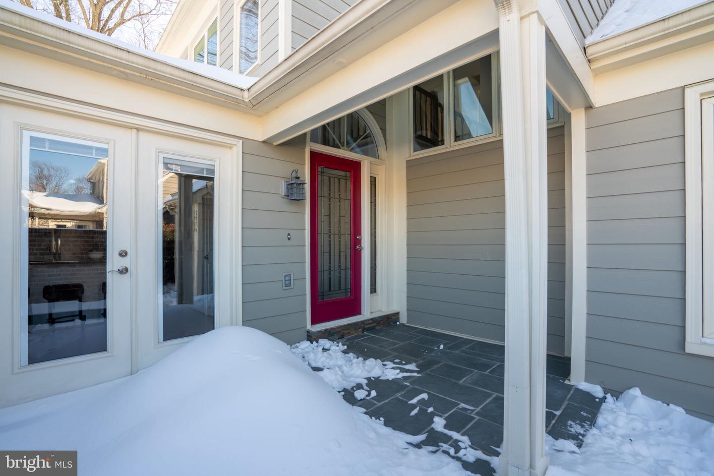 2924 ELMESMEADE CT, OAKTON, Virginia 22124, 3 Bedrooms Bedrooms, ,3 BathroomsBathrooms,Residential,For sale,2924 ELMESMEADE CT,VAFX2288300 MLS # VAFX2288300