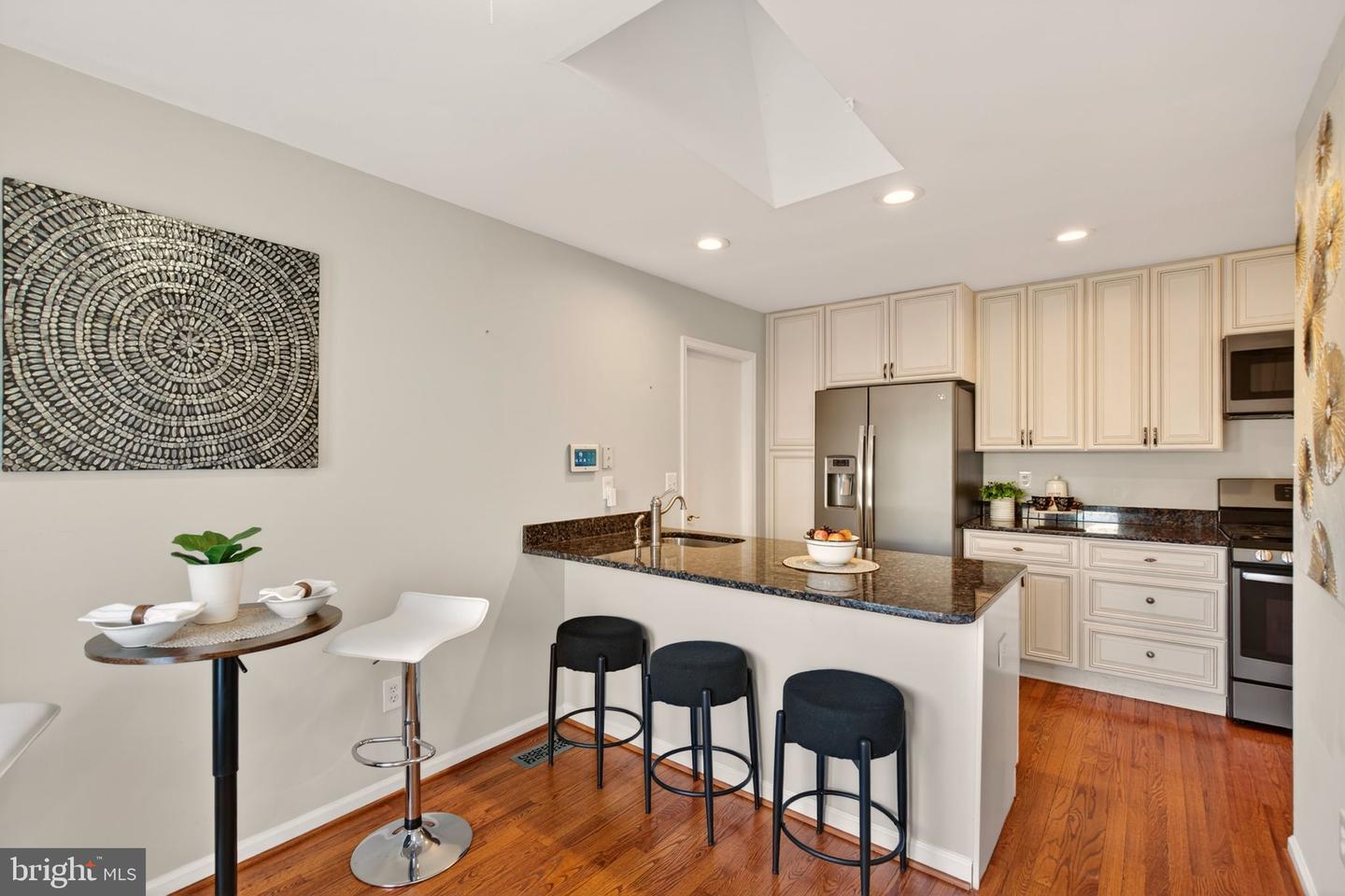 2924 ELMESMEADE CT, OAKTON, Virginia 22124, 3 Bedrooms Bedrooms, ,3 BathroomsBathrooms,Residential,For sale,2924 ELMESMEADE CT,VAFX2288300 MLS # VAFX2288300