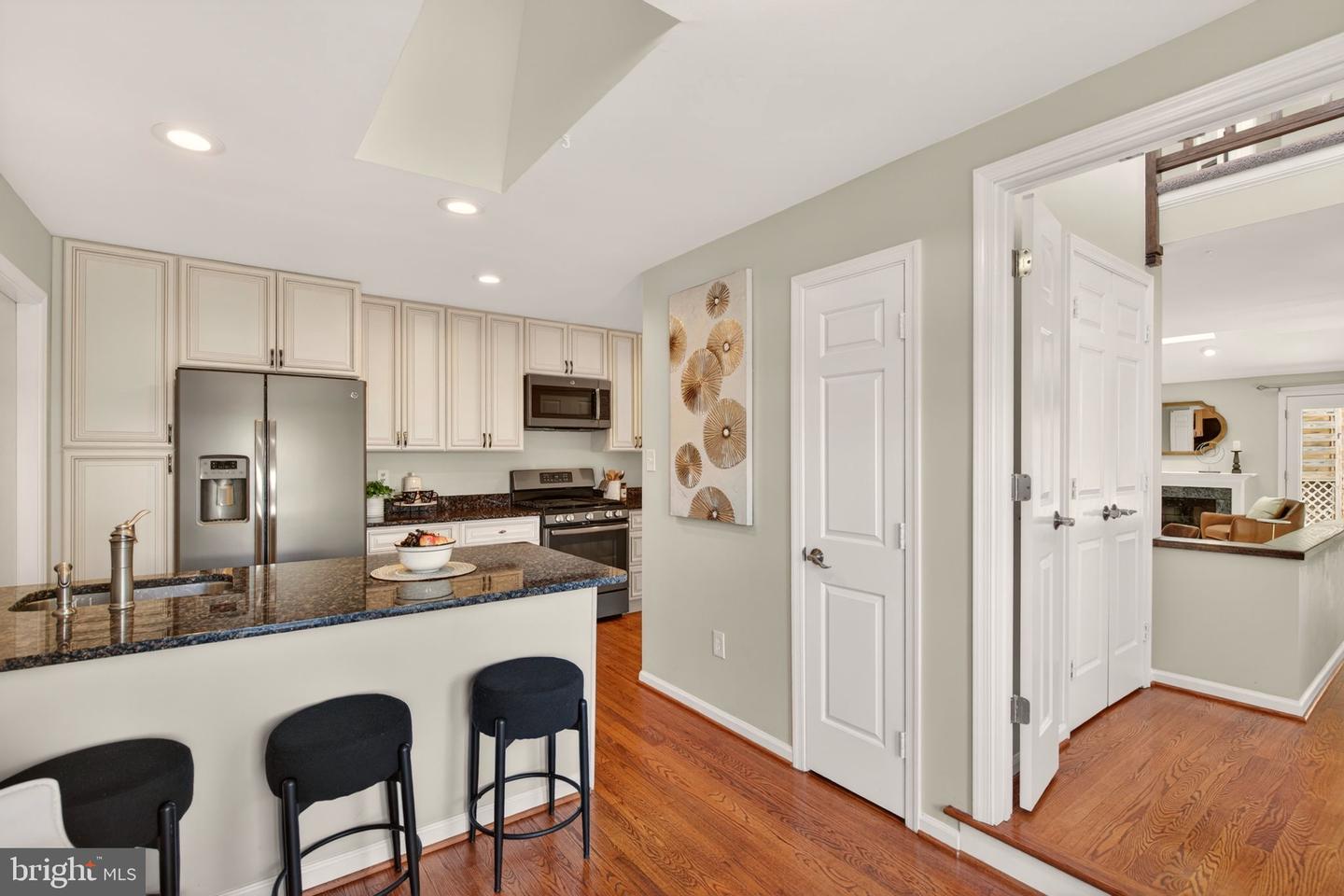 2924 ELMESMEADE CT, OAKTON, Virginia 22124, 3 Bedrooms Bedrooms, ,3 BathroomsBathrooms,Residential,For sale,2924 ELMESMEADE CT,VAFX2288300 MLS # VAFX2288300