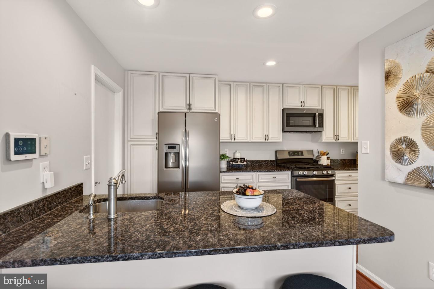 2924 ELMESMEADE CT, OAKTON, Virginia 22124, 3 Bedrooms Bedrooms, ,3 BathroomsBathrooms,Residential,For sale,2924 ELMESMEADE CT,VAFX2288300 MLS # VAFX2288300