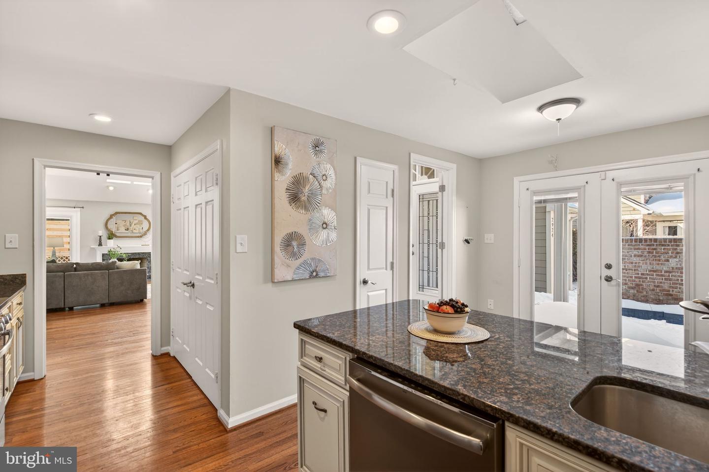 2924 ELMESMEADE CT, OAKTON, Virginia 22124, 3 Bedrooms Bedrooms, ,3 BathroomsBathrooms,Residential,For sale,2924 ELMESMEADE CT,VAFX2288300 MLS # VAFX2288300