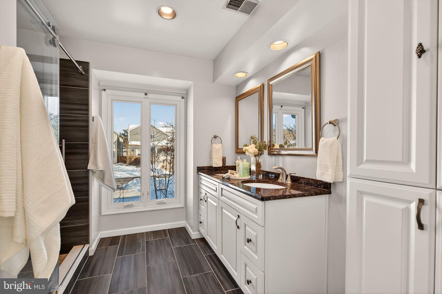 2924 ELMESMEADE CT, OAKTON, Virginia 22124, 3 Bedrooms Bedrooms, ,3 BathroomsBathrooms,Residential,For sale,2924 ELMESMEADE CT,VAFX2288300 MLS # VAFX2288300