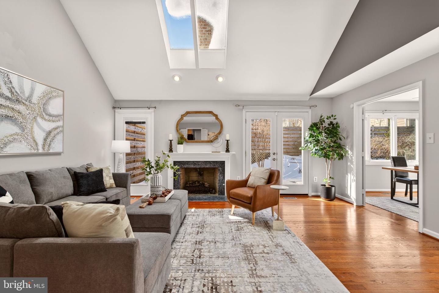 2924 ELMESMEADE CT, OAKTON, Virginia 22124, 3 Bedrooms Bedrooms, ,3 BathroomsBathrooms,Residential,For sale,2924 ELMESMEADE CT,VAFX2288300 MLS # VAFX2288300