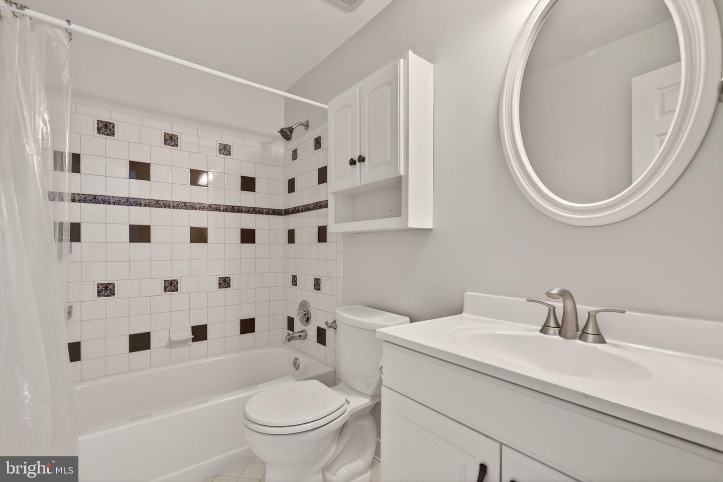 2924 ELMESMEADE CT, OAKTON, Virginia 22124, 3 Bedrooms Bedrooms, ,3 BathroomsBathrooms,Residential,For sale,2924 ELMESMEADE CT,VAFX2288300 MLS # VAFX2288300