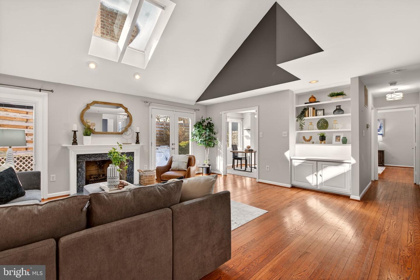 2924 ELMESMEADE CT, OAKTON, Virginia 22124, 3 Bedrooms Bedrooms, ,3 BathroomsBathrooms,Residential,For sale,2924 ELMESMEADE CT,VAFX2288300 MLS # VAFX2288300