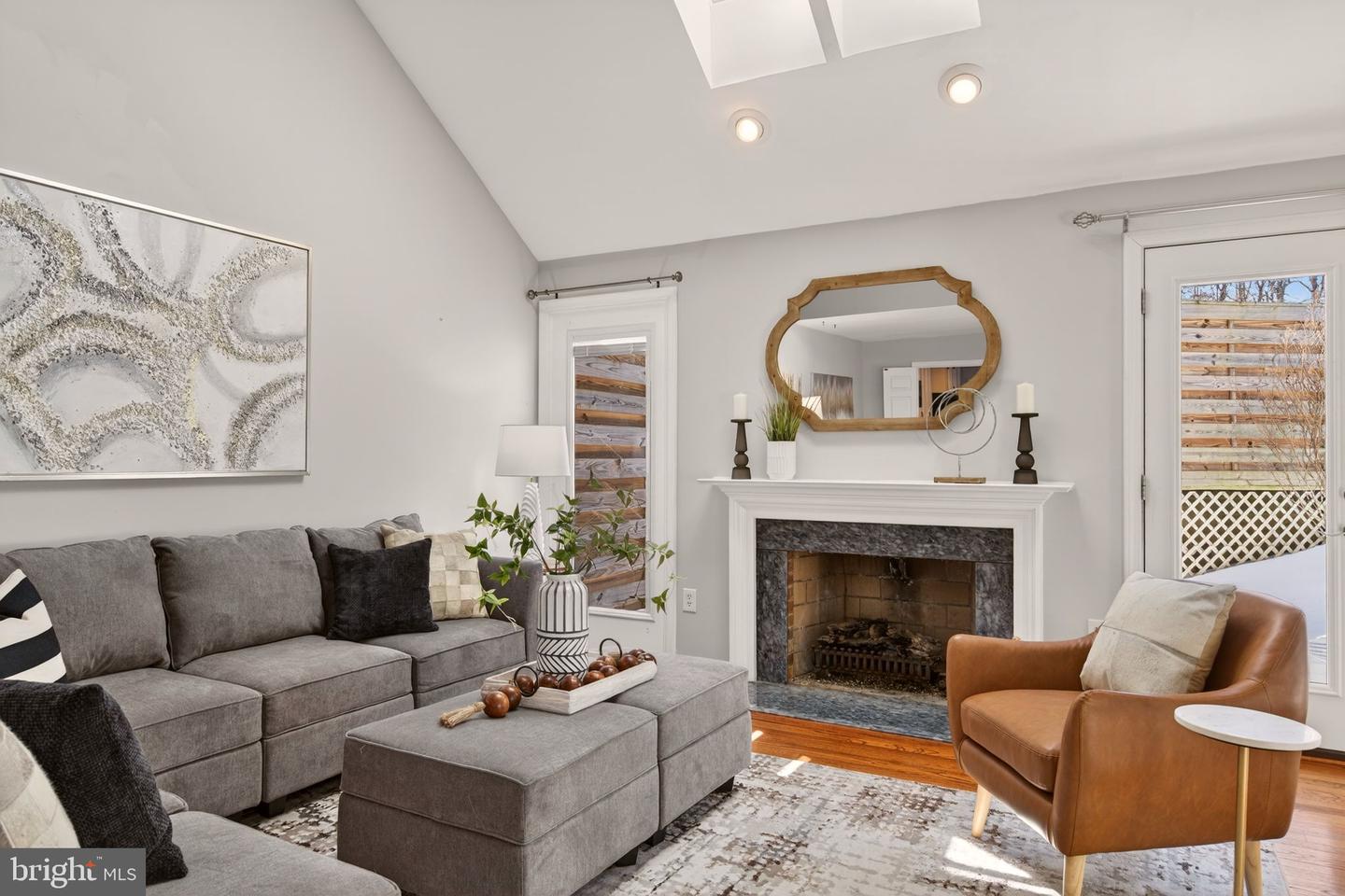 2924 ELMESMEADE CT, OAKTON, Virginia 22124, 3 Bedrooms Bedrooms, ,3 BathroomsBathrooms,Residential,For sale,2924 ELMESMEADE CT,VAFX2288300 MLS # VAFX2288300