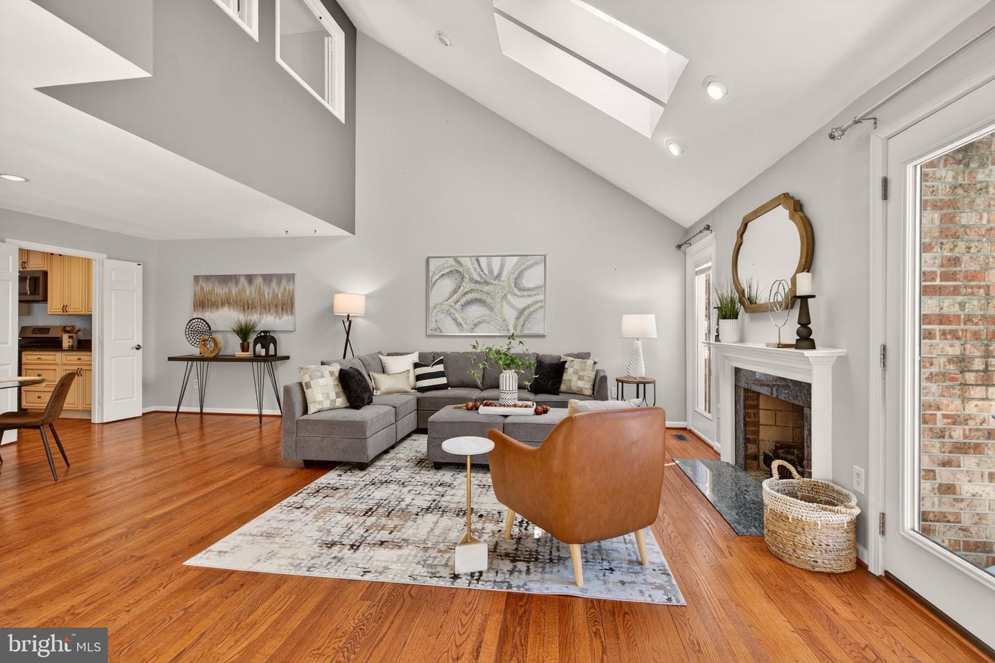 2924 ELMESMEADE CT, OAKTON, Virginia 22124, 3 Bedrooms Bedrooms, ,3 BathroomsBathrooms,Residential,For sale,2924 ELMESMEADE CT,VAFX2288300 MLS # VAFX2288300