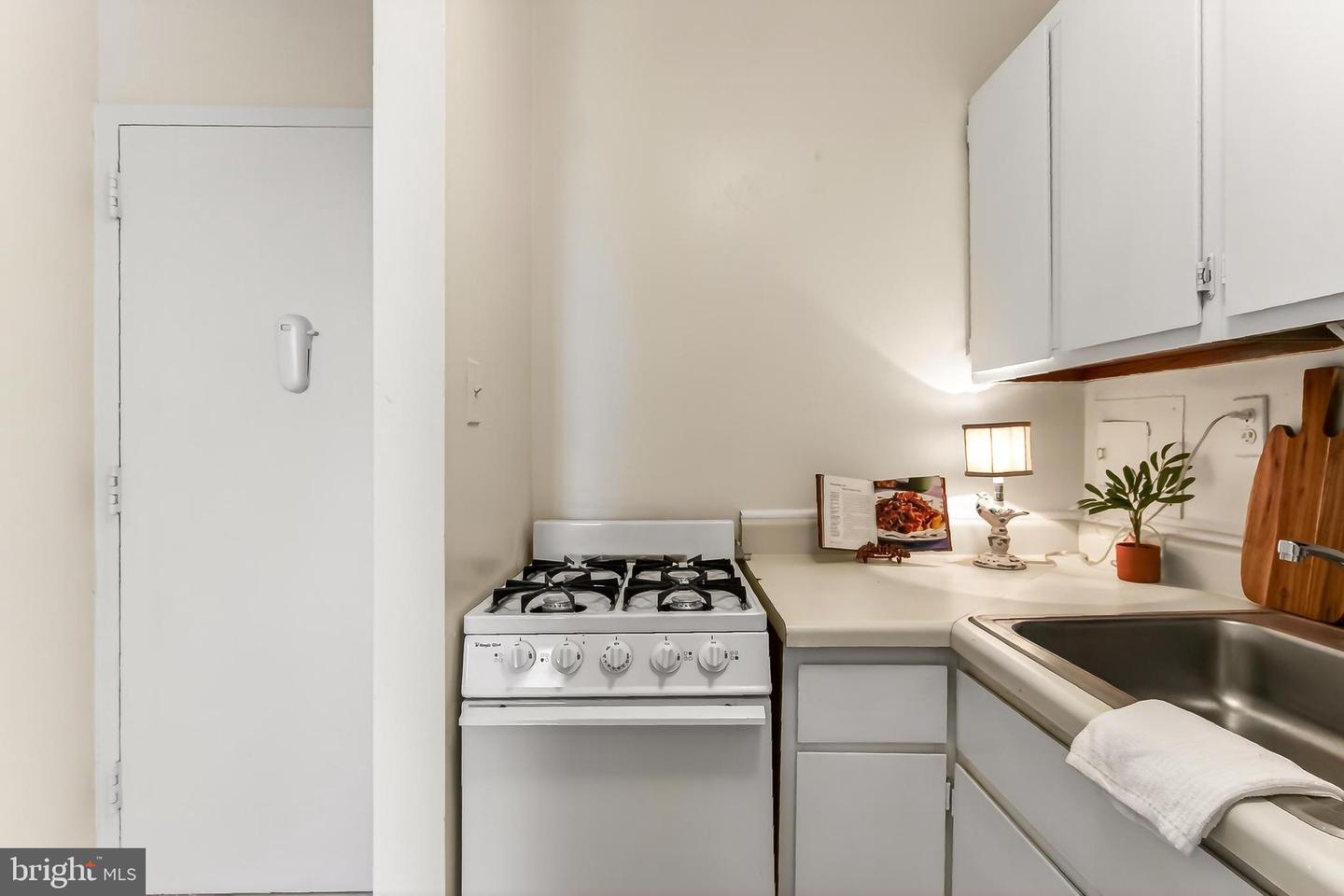 801 N PITT ST #521, ALEXANDRIA, Virginia 22314, ,1 BathroomBathrooms,Residential,For sale,801 N PITT ST #521,VAAX2053666 MLS # VAAX2053666