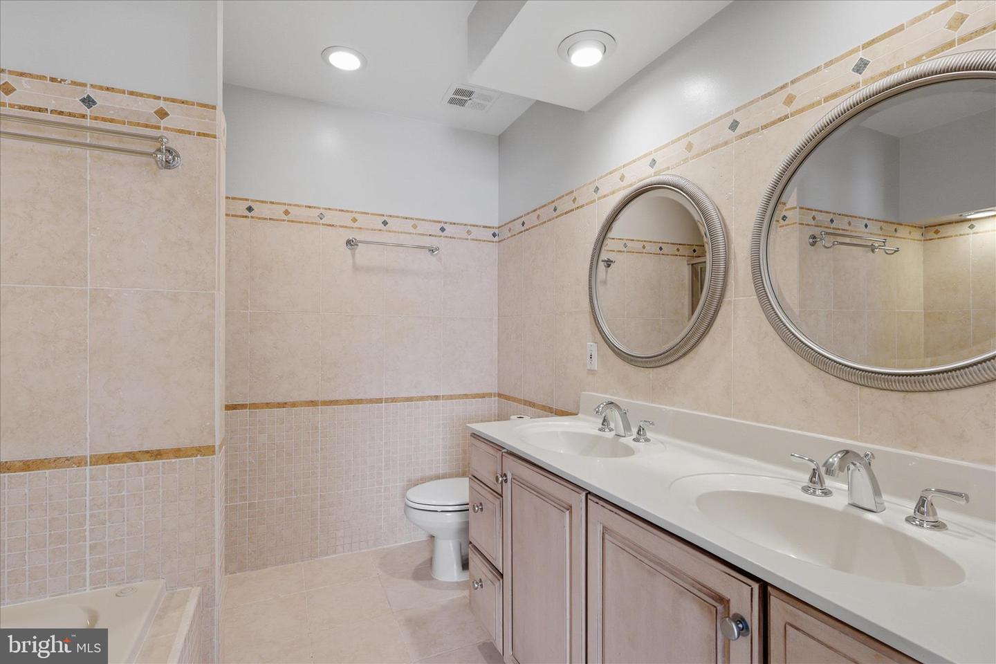 10858 PARCEL CT, OAKTON, Virginia 22124, 4 Bedrooms Bedrooms, ,3 BathroomsBathrooms,Residential,For sale,10858 PARCEL CT,VAFX2288406 MLS # VAFX2288406