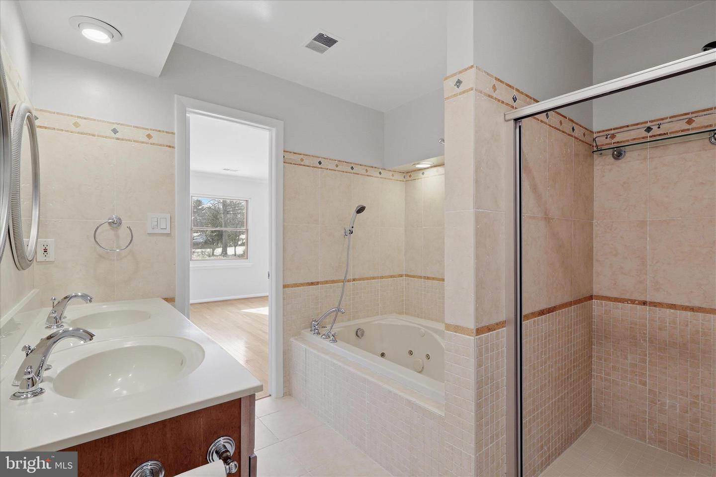 10858 PARCEL CT, OAKTON, Virginia 22124, 4 Bedrooms Bedrooms, ,3 BathroomsBathrooms,Residential,For sale,10858 PARCEL CT,VAFX2288406 MLS # VAFX2288406