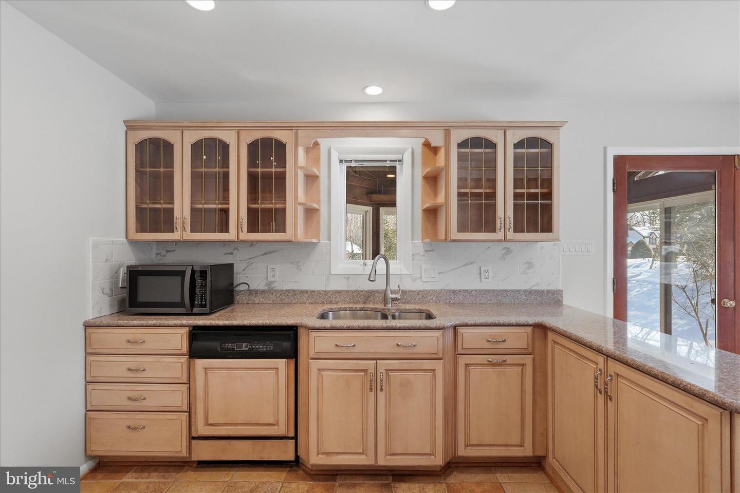 10858 PARCEL CT, OAKTON, Virginia 22124, 4 Bedrooms Bedrooms, ,3 BathroomsBathrooms,Residential,For sale,10858 PARCEL CT,VAFX2288406 MLS # VAFX2288406