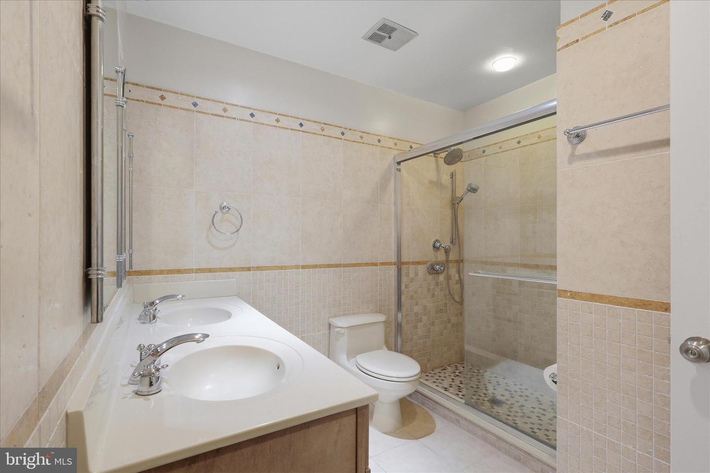 10858 PARCEL CT, OAKTON, Virginia 22124, 4 Bedrooms Bedrooms, ,3 BathroomsBathrooms,Residential,For sale,10858 PARCEL CT,VAFX2288406 MLS # VAFX2288406