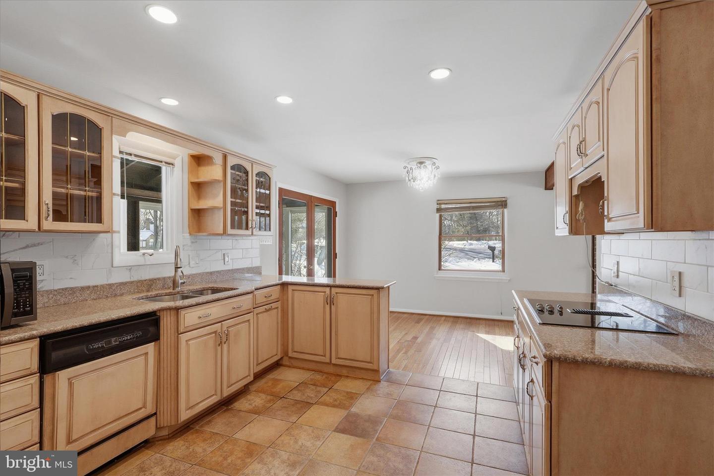 10858 PARCEL CT, OAKTON, Virginia 22124, 4 Bedrooms Bedrooms, ,3 BathroomsBathrooms,Residential,For sale,10858 PARCEL CT,VAFX2288406 MLS # VAFX2288406