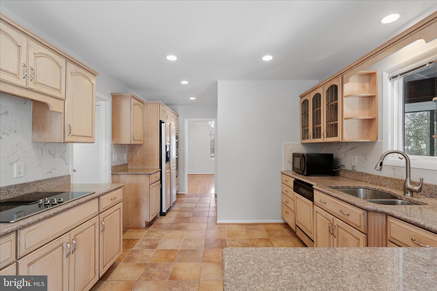 10858 PARCEL CT, OAKTON, Virginia 22124, 4 Bedrooms Bedrooms, ,3 BathroomsBathrooms,Residential,For sale,10858 PARCEL CT,VAFX2288406 MLS # VAFX2288406