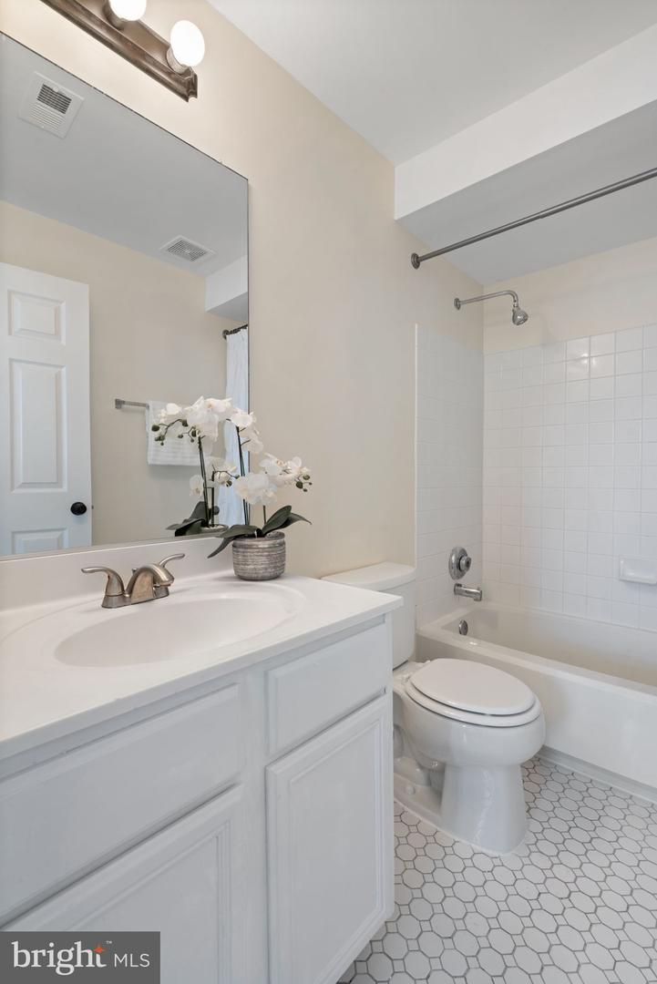 8087 LACY DR #204, MANASSAS, Virginia 20109, 2 Bedrooms Bedrooms, ,2 BathroomsBathrooms,Residential,For sale,8087 LACY DR #204,VAPW2111688 MLS # VAPW2111688