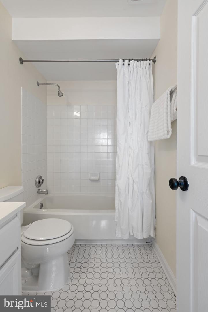 8087 LACY DR #204, MANASSAS, Virginia 20109, 2 Bedrooms Bedrooms, ,2 BathroomsBathrooms,Residential,For sale,8087 LACY DR #204,VAPW2111688 MLS # VAPW2111688