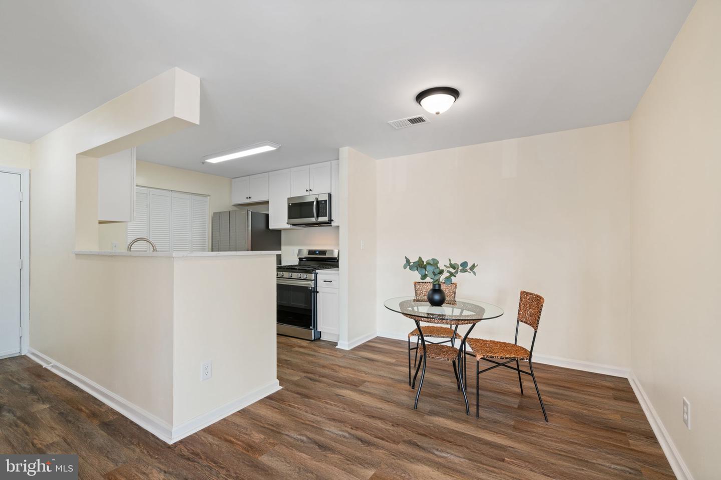 8087 LACY DR #204, MANASSAS, Virginia 20109, 2 Bedrooms Bedrooms, ,2 BathroomsBathrooms,Residential,For sale,8087 LACY DR #204,VAPW2111688 MLS # VAPW2111688