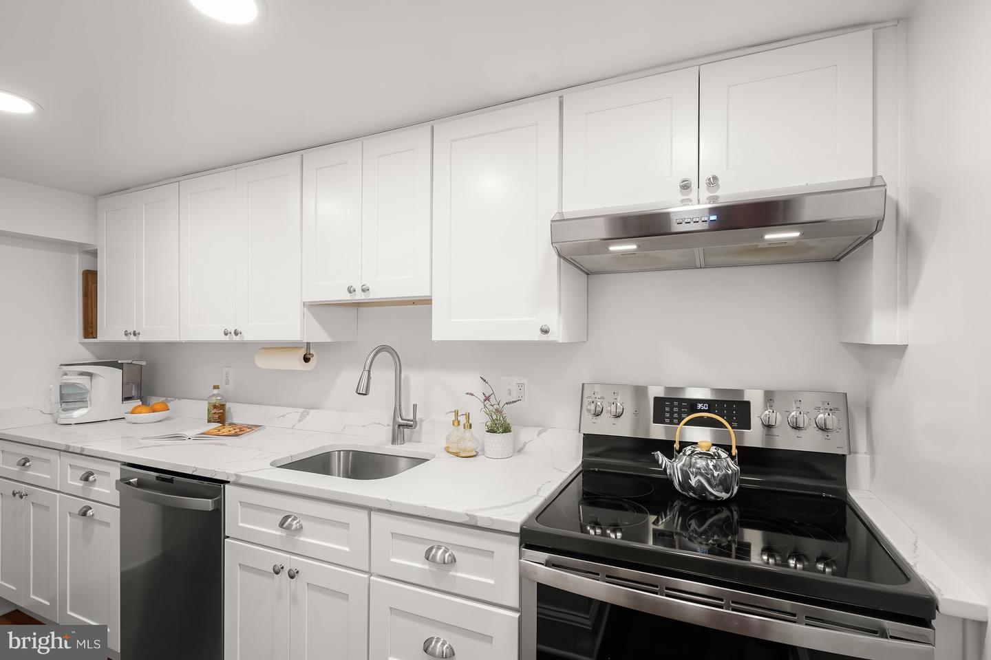408 SEWARD SQ SE #1, WASHINGTON, District Of Columbia 20003, 1 Bedroom Bedrooms, ,1 BathroomBathrooms,Residential,For sale,408 SEWARD SQ SE #1,DCDC2244280 MLS # DCDC2244280