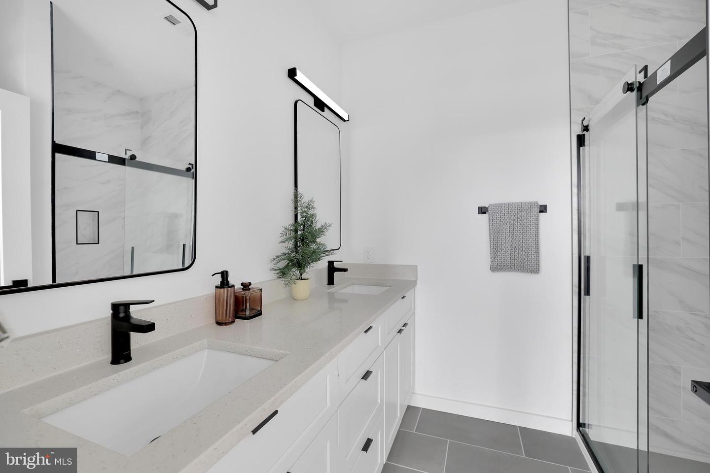 1028 HOWARD RD SE, WASHINGTON, District Of Columbia 20020, 3 Bedrooms Bedrooms, ,3 BathroomsBathrooms,Residential,For sale,1028 HOWARD RD SE,DCDC2244284 MLS # DCDC2244284