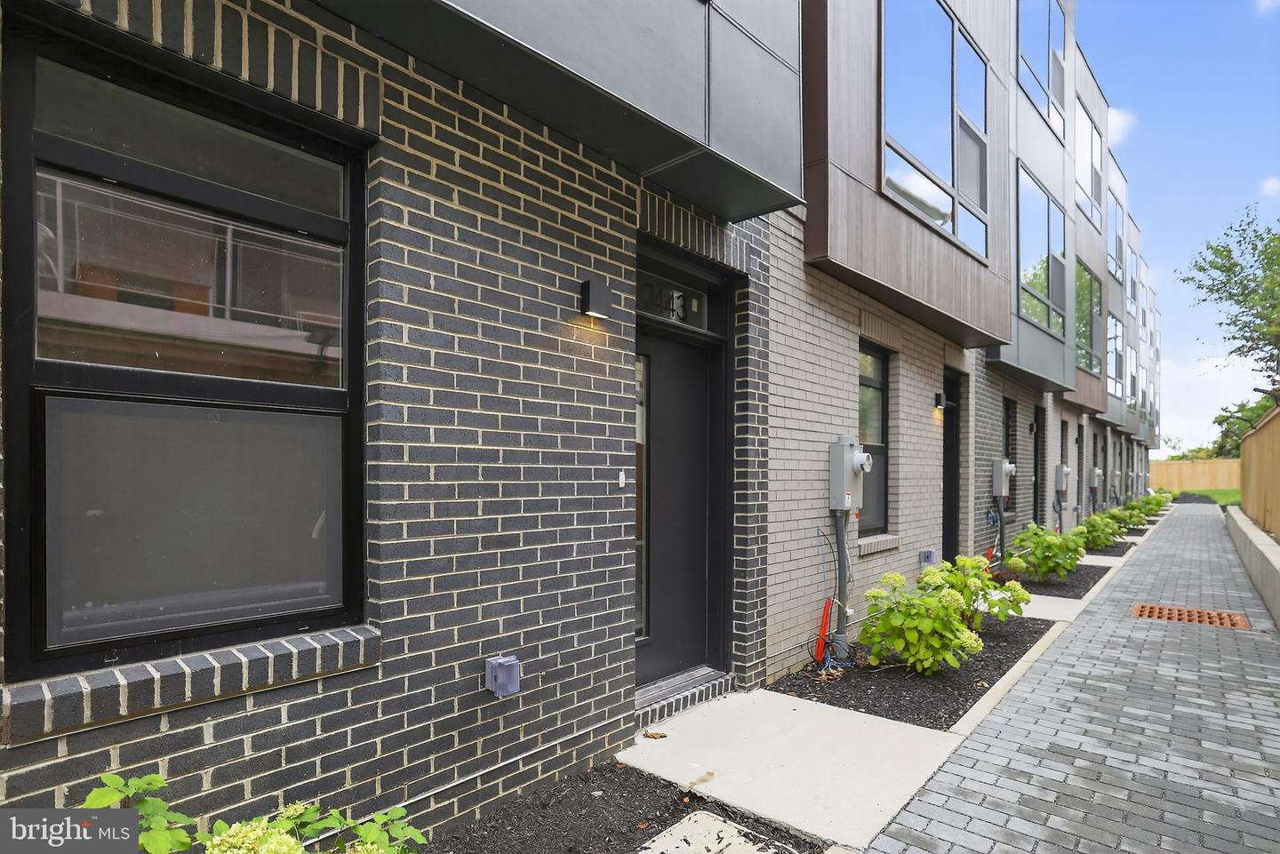 1028 HOWARD RD SE, WASHINGTON, District Of Columbia 20020, 3 Bedrooms Bedrooms, ,3 BathroomsBathrooms,Residential,For sale,1028 HOWARD RD SE,DCDC2244284 MLS # DCDC2244284