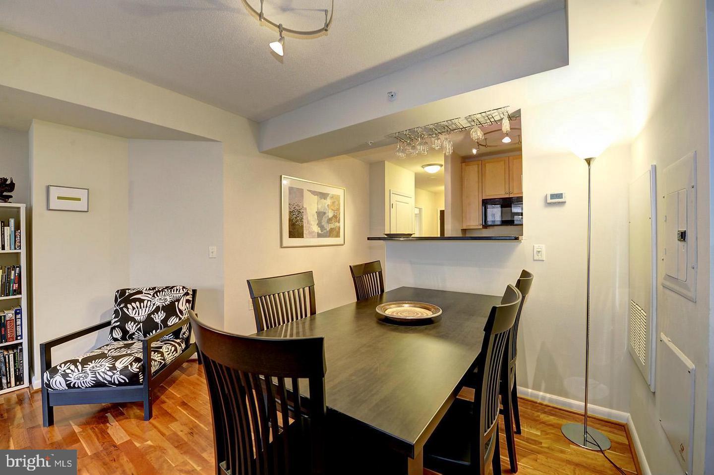 851 N GLEBE RD #909, ARLINGTON, Virginia 22203, 1 Bedroom Bedrooms, 5 Rooms Rooms,1 BathroomBathrooms,Residential,For sale,851 N GLEBE RD #909,VAAR2068372 MLS # VAAR2068372