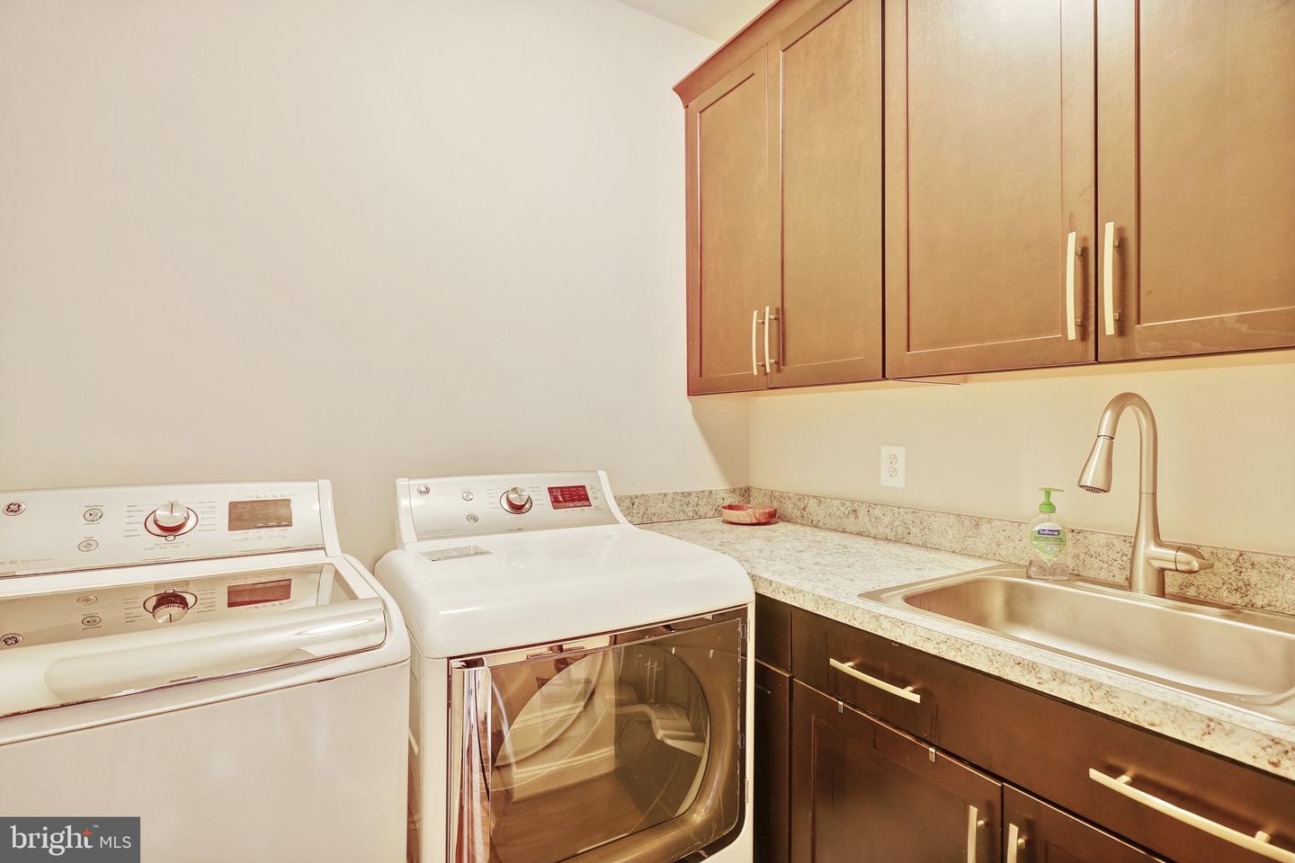 8028 WELLINGTON RD, ALEXANDRIA, Virginia 22308, 5 Bedrooms Bedrooms, ,4 BathroomsBathrooms,Residential,For sale,8028 WELLINGTON RD,VAFX2288542 MLS # VAFX2288542