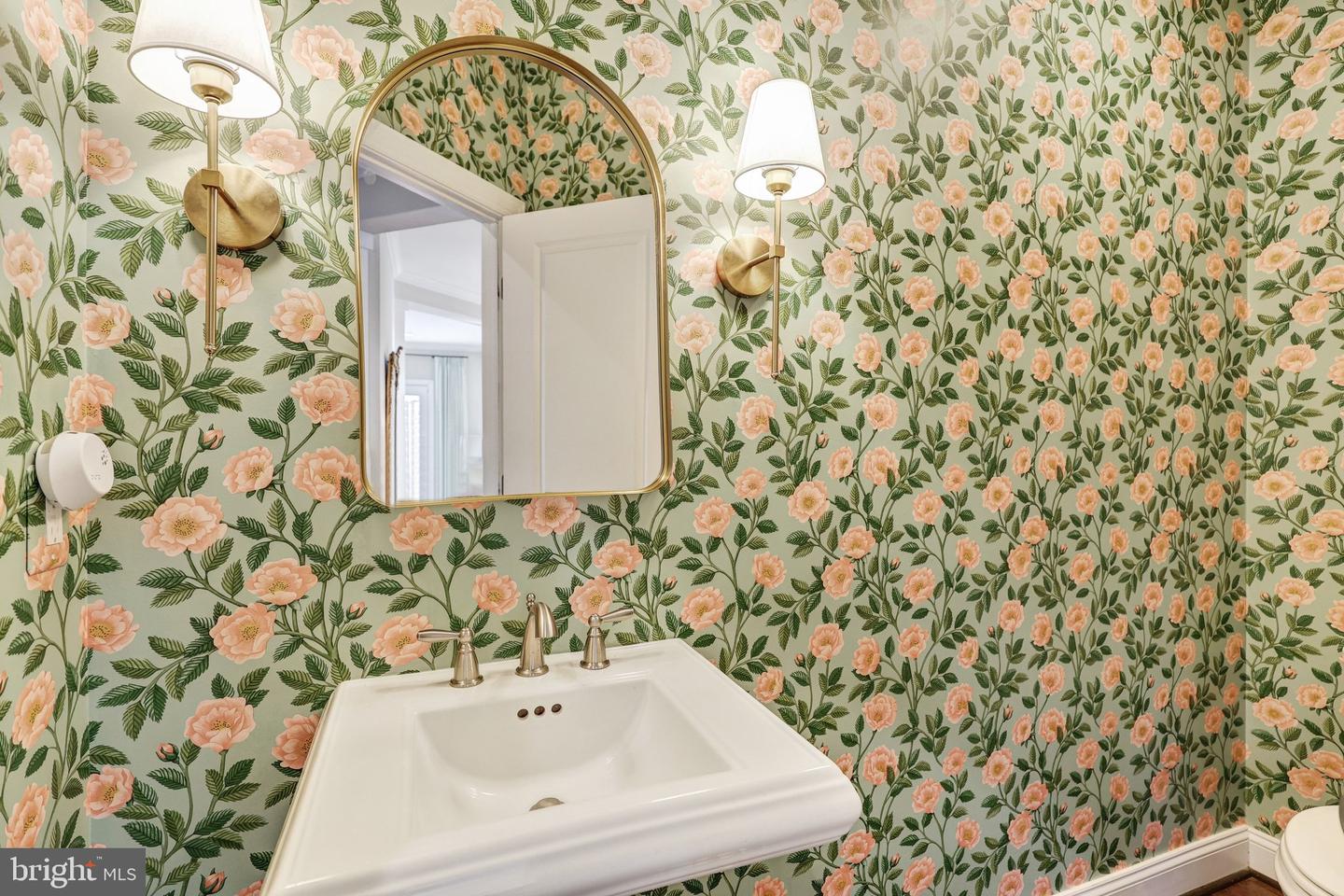 8028 WELLINGTON RD, ALEXANDRIA, Virginia 22308, 5 Bedrooms Bedrooms, ,4 BathroomsBathrooms,Residential,For sale,8028 WELLINGTON RD,VAFX2288542 MLS # VAFX2288542