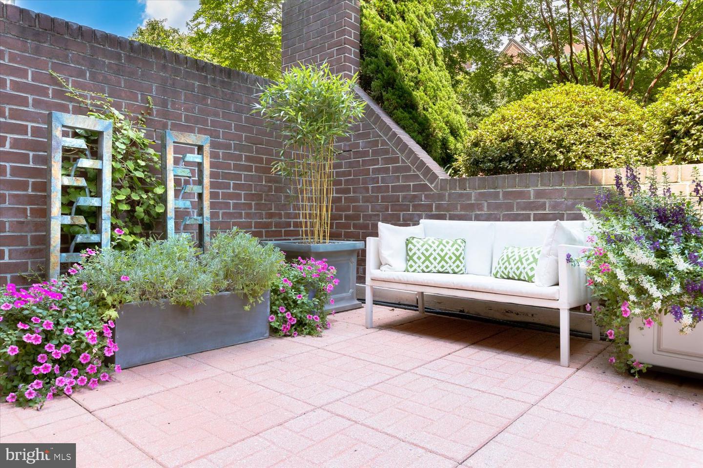 115 N LEE ST #BH207, ALEXANDRIA, Virginia 22314, 2 Bedrooms Bedrooms, ,2 BathroomsBathrooms,Residential,For sale,115 N LEE ST #BH207,VAAX2053702 MLS # VAAX2053702