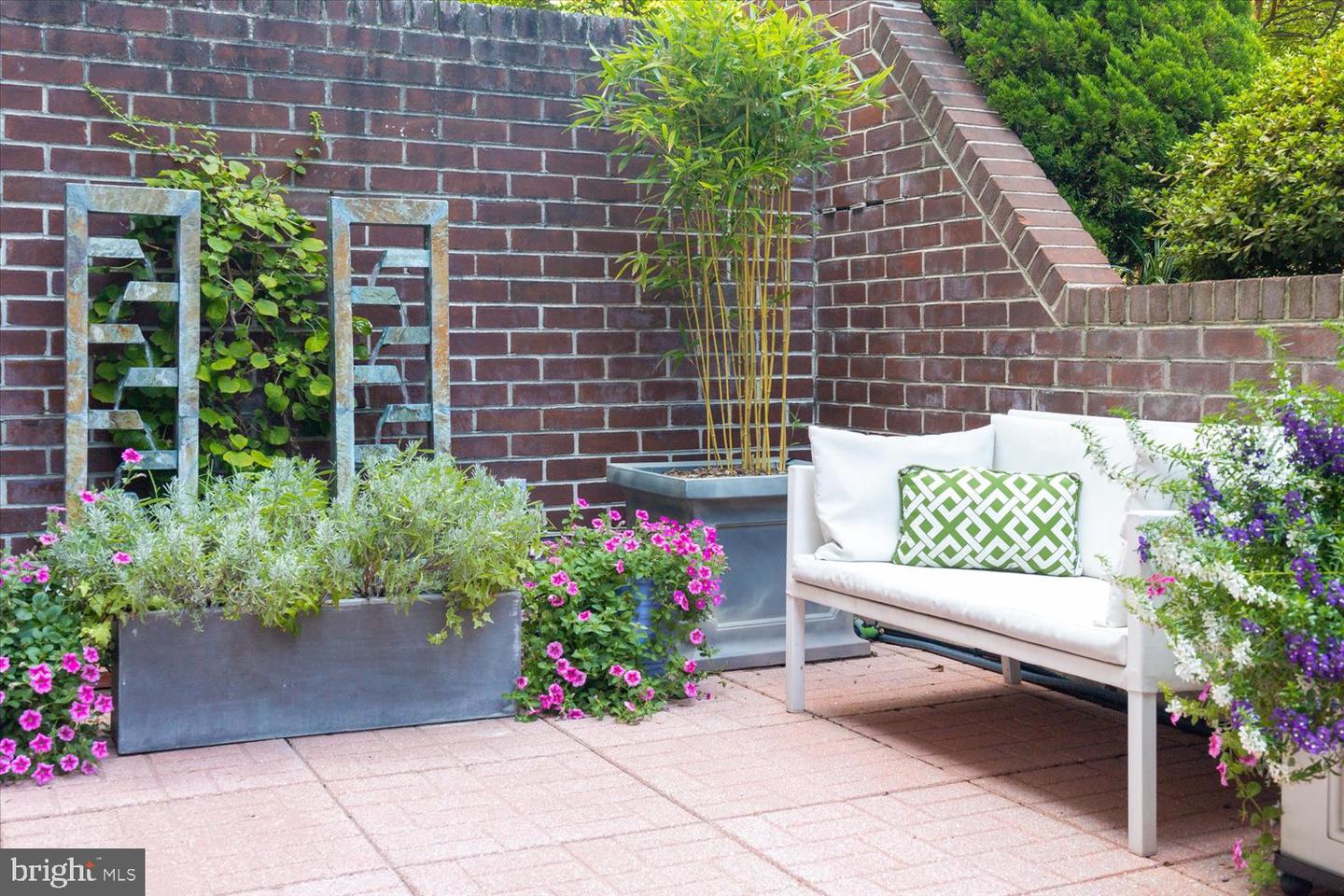 115 N LEE ST #BH207, ALEXANDRIA, Virginia 22314, 2 Bedrooms Bedrooms, ,2 BathroomsBathrooms,Residential,For sale,115 N LEE ST #BH207,VAAX2053702 MLS # VAAX2053702