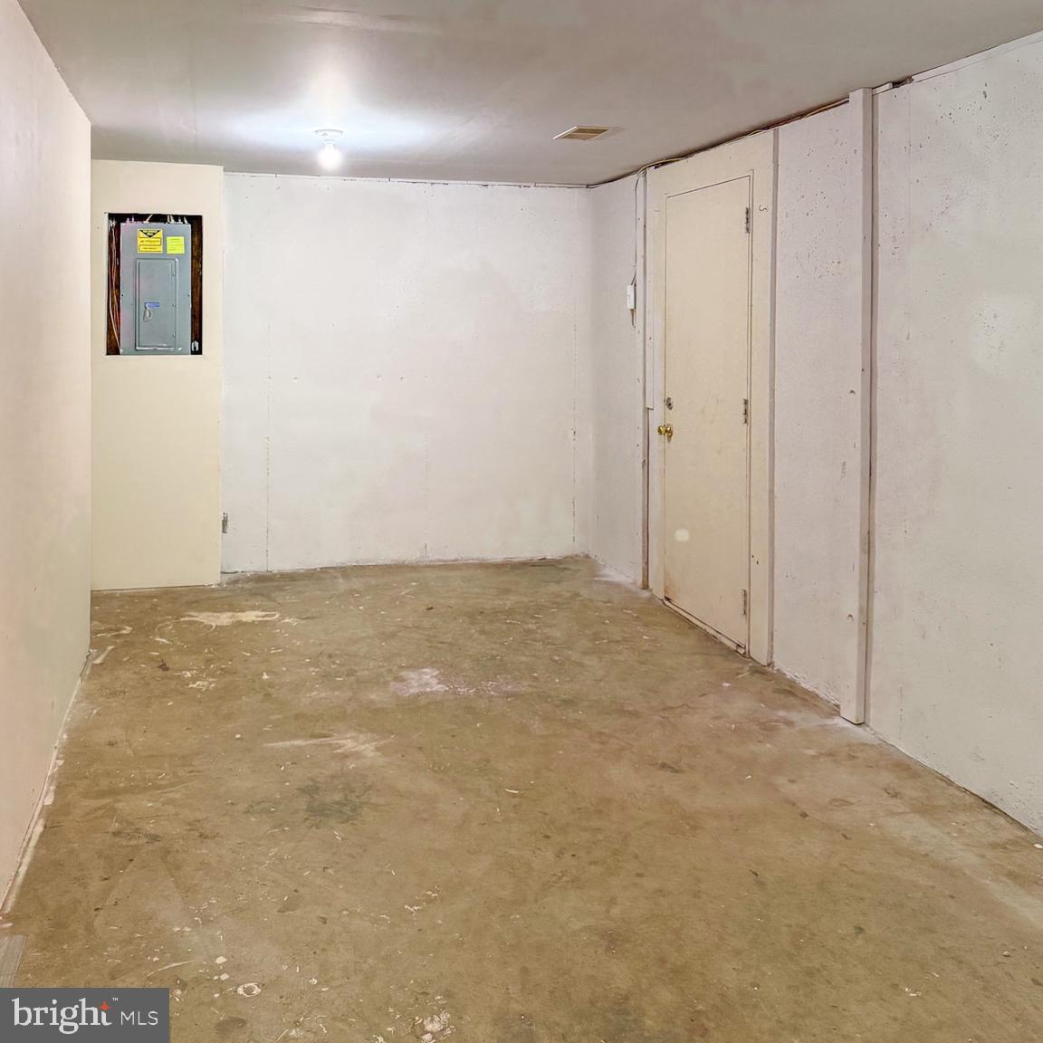 9212 LANDGREEN ST, MANASSAS, Virginia 20110, 4 Bedrooms Bedrooms, 6 Rooms Rooms,2 BathroomsBathrooms,Residential,For sale,9212 LANDGREEN ST,VAMN2010168 MLS # VAMN2010168