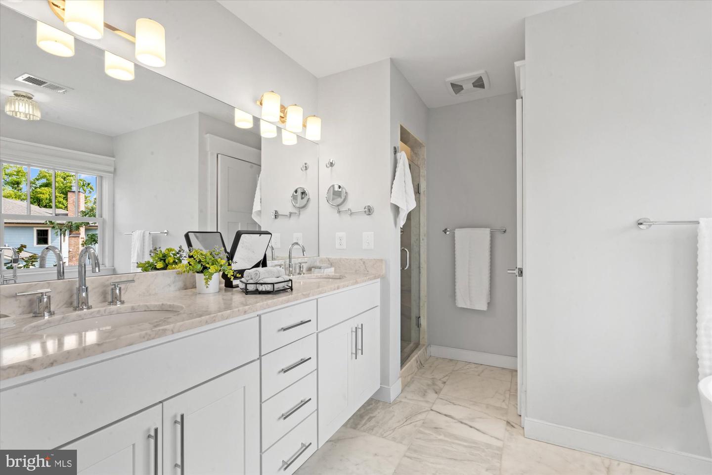 508 E CUSTIS AVE, ALEXANDRIA, Virginia 22301, 6 Bedrooms Bedrooms, ,4 BathroomsBathrooms,Residential,For sale,508 E CUSTIS AVE,VAAX2053712 MLS # VAAX2053712