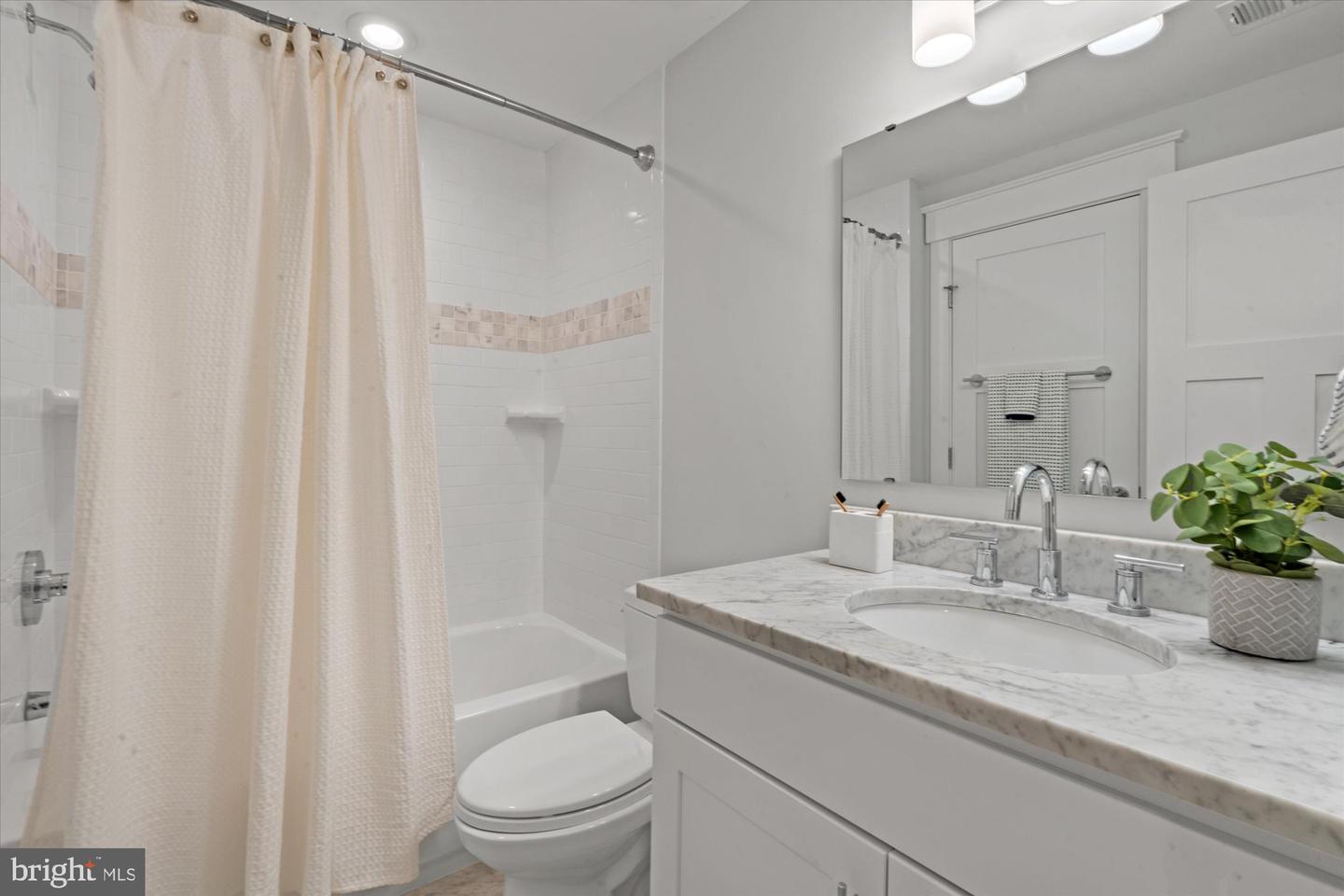 508 E CUSTIS AVE, ALEXANDRIA, Virginia 22301, 6 Bedrooms Bedrooms, ,4 BathroomsBathrooms,Residential,For sale,508 E CUSTIS AVE,VAAX2053712 MLS # VAAX2053712