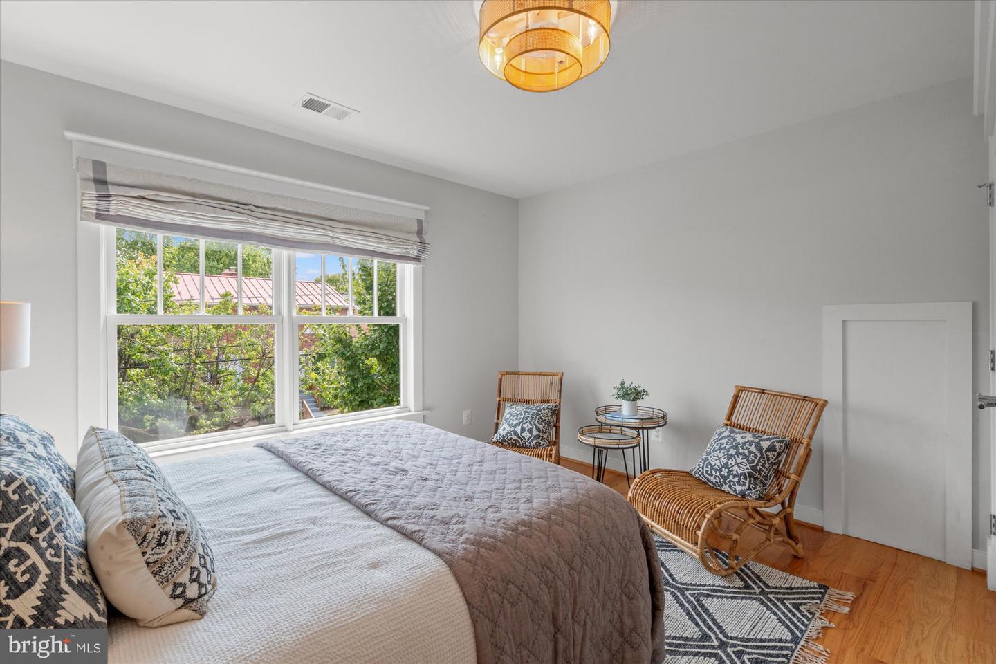 508 E CUSTIS AVE, ALEXANDRIA, Virginia 22301, 6 Bedrooms Bedrooms, ,4 BathroomsBathrooms,Residential,For sale,508 E CUSTIS AVE,VAAX2053712 MLS # VAAX2053712