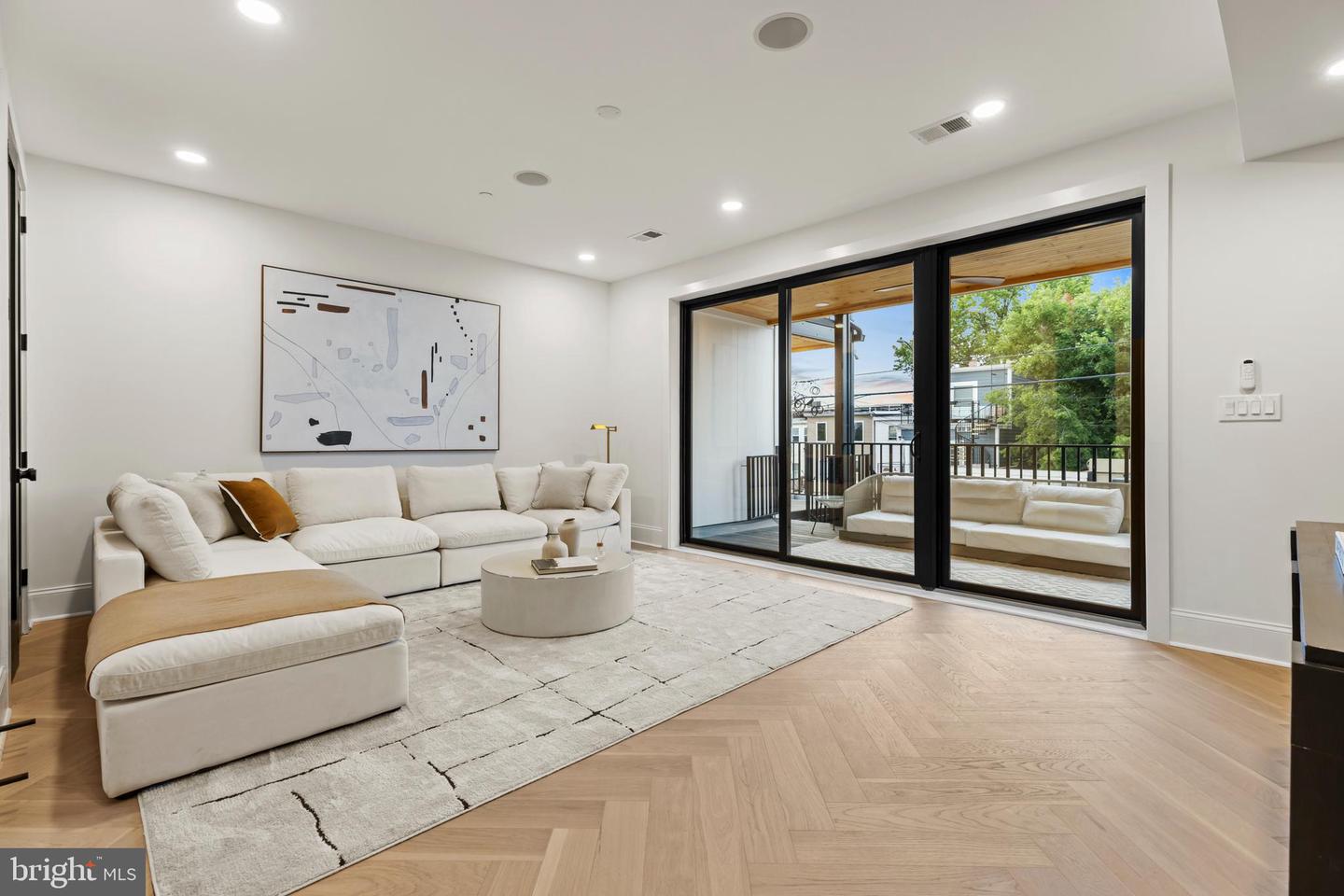 733 EUCLID ST NW #302, WASHINGTON, District Of Columbia 20001, 4 Bedrooms Bedrooms, ,4 BathroomsBathrooms,Residential,For sale,733 EUCLID ST NW #302,DCDC2244414 MLS # DCDC2244414