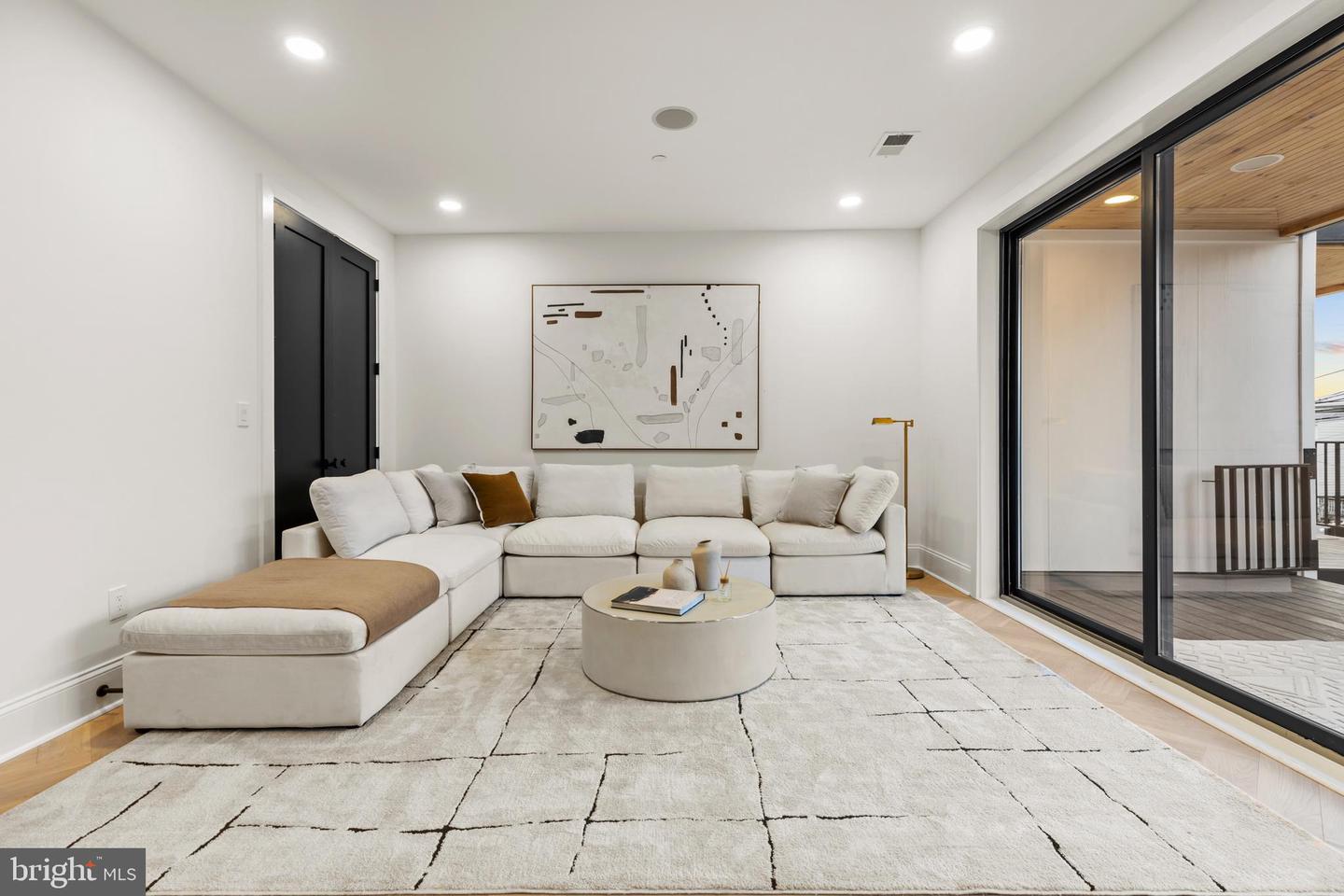 733 EUCLID ST NW #302, WASHINGTON, District Of Columbia 20001, 4 Bedrooms Bedrooms, ,4 BathroomsBathrooms,Residential,For sale,733 EUCLID ST NW #302,DCDC2244414 MLS # DCDC2244414