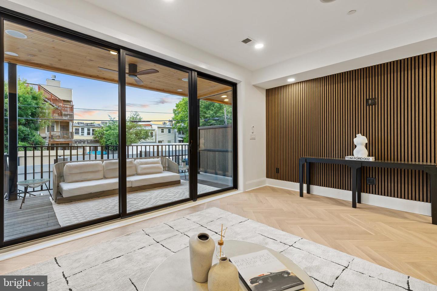 733 EUCLID ST NW #302, WASHINGTON, District Of Columbia 20001, 4 Bedrooms Bedrooms, ,4 BathroomsBathrooms,Residential,For sale,733 EUCLID ST NW #302,DCDC2244414 MLS # DCDC2244414