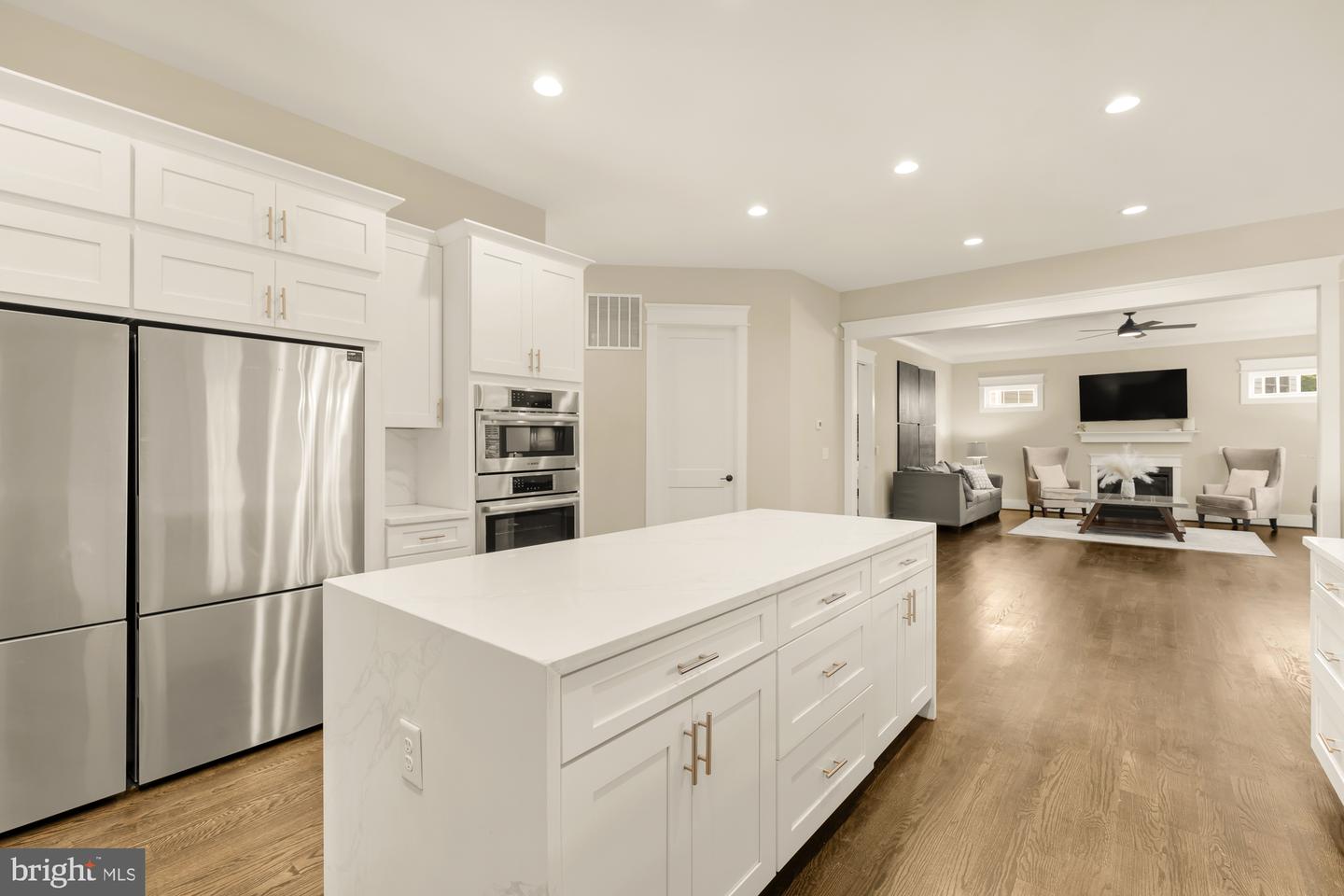 10602 OAK PL, FAIRFAX, Virginia 22030, 5 Bedrooms Bedrooms, ,6 BathroomsBathrooms,Residential,For sale,10602 OAK PL,VAFC2007726 MLS # VAFC2007726