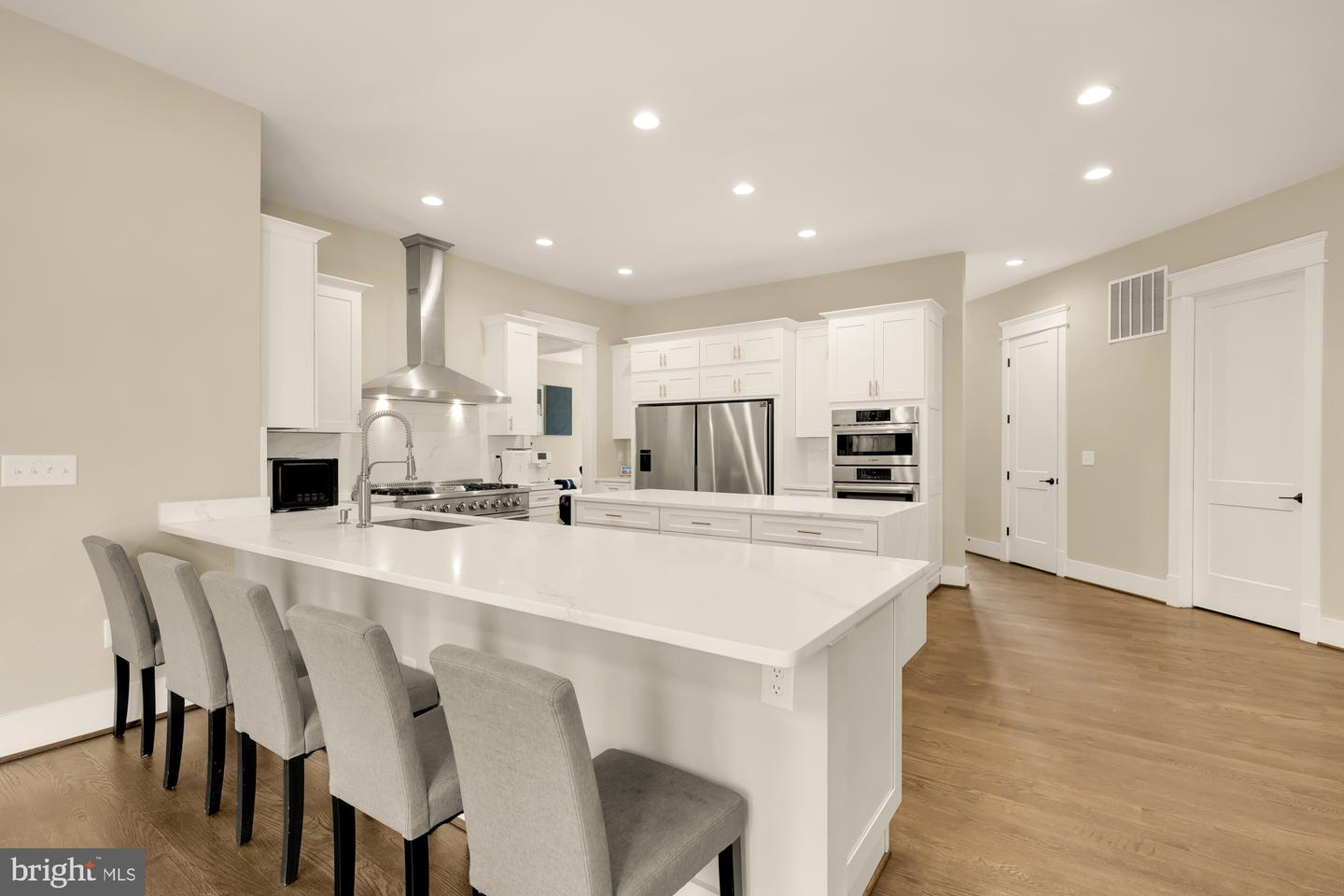 10602 OAK PL, FAIRFAX, Virginia 22030, 5 Bedrooms Bedrooms, ,6 BathroomsBathrooms,Residential,For sale,10602 OAK PL,VAFC2007726 MLS # VAFC2007726