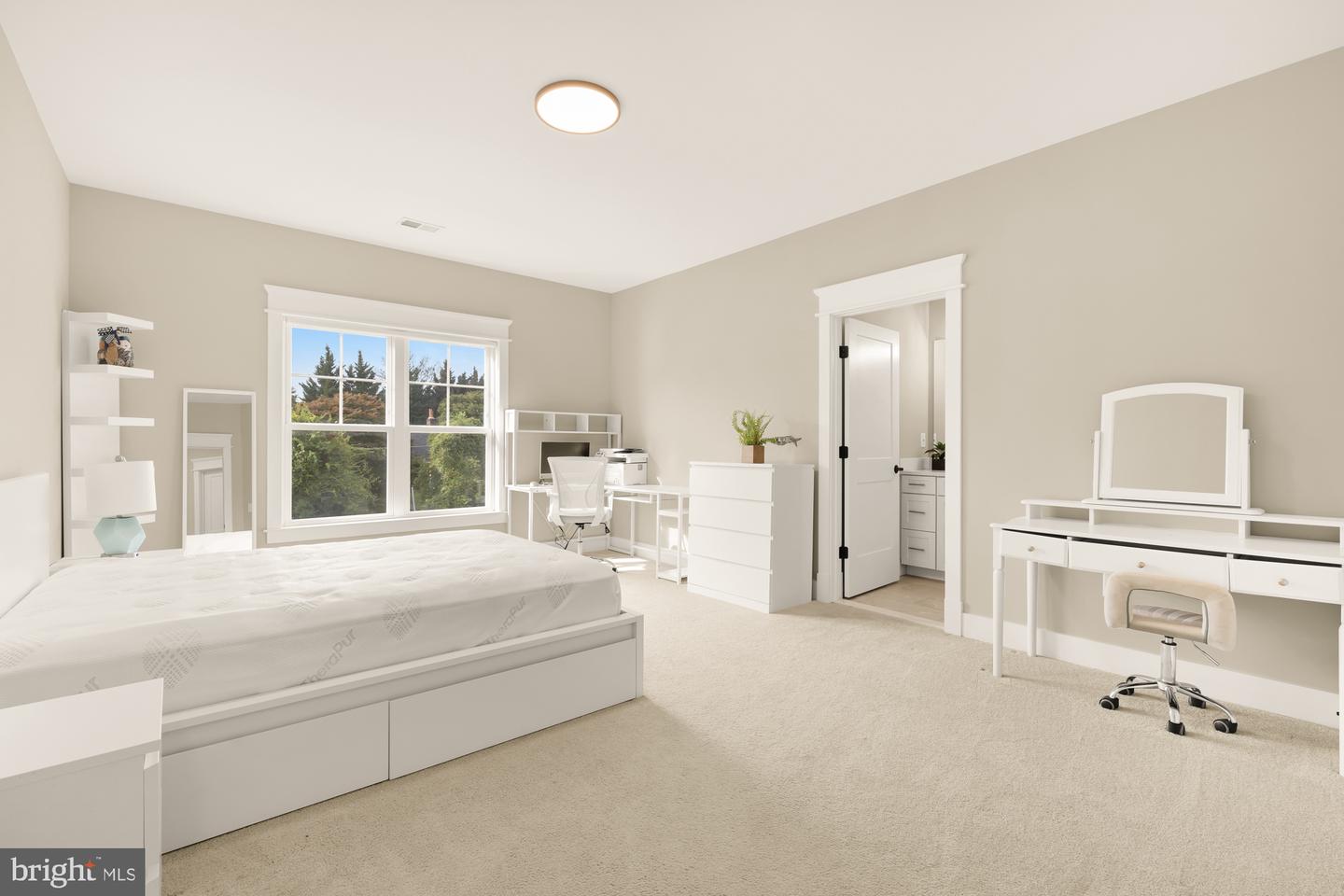 10602 OAK PL, FAIRFAX, Virginia 22030, 5 Bedrooms Bedrooms, ,6 BathroomsBathrooms,Residential,For sale,10602 OAK PL,VAFC2007726 MLS # VAFC2007726