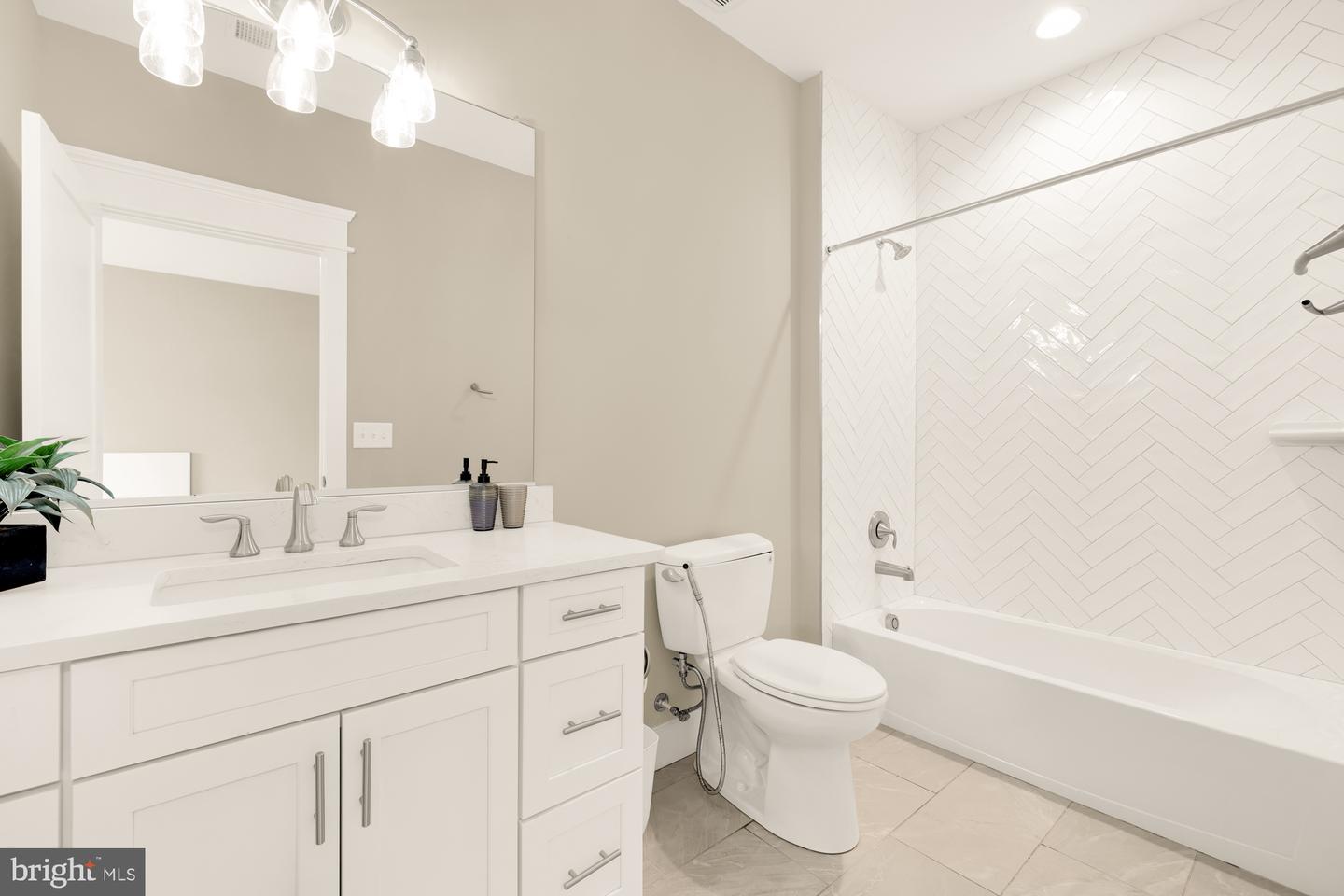 10602 OAK PL, FAIRFAX, Virginia 22030, 5 Bedrooms Bedrooms, ,6 BathroomsBathrooms,Residential,For sale,10602 OAK PL,VAFC2007726 MLS # VAFC2007726