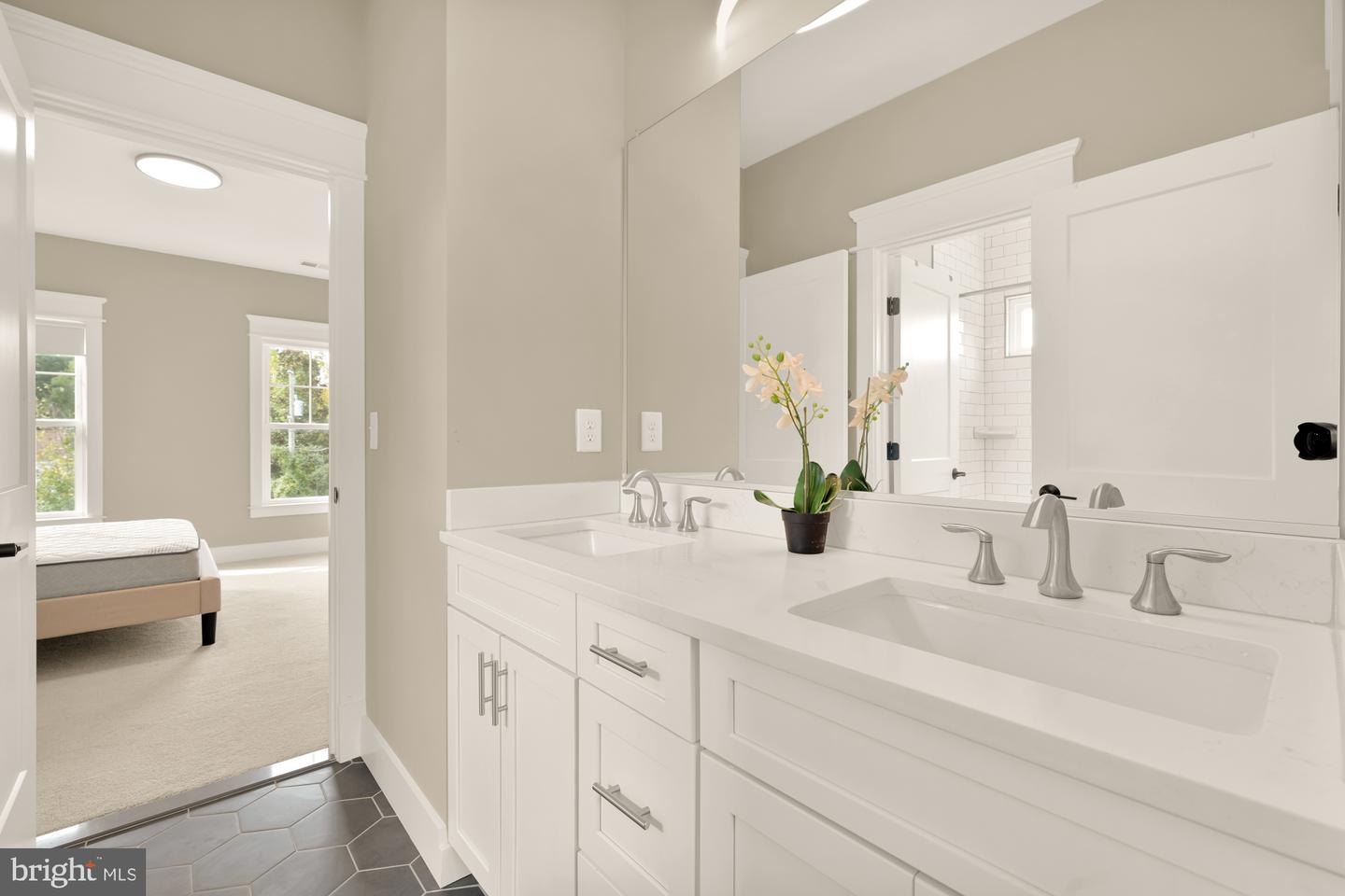 10602 OAK PL, FAIRFAX, Virginia 22030, 5 Bedrooms Bedrooms, ,6 BathroomsBathrooms,Residential,For sale,10602 OAK PL,VAFC2007726 MLS # VAFC2007726