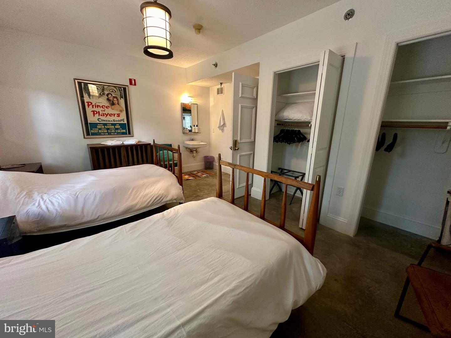 210 W MAIN ST, BERRYVILLE, Virginia 22611, 14 Bedrooms Bedrooms, ,6 BathroomsBathrooms,Residential,For sale,210 W MAIN ST,VACL2006488 MLS # VACL2006488